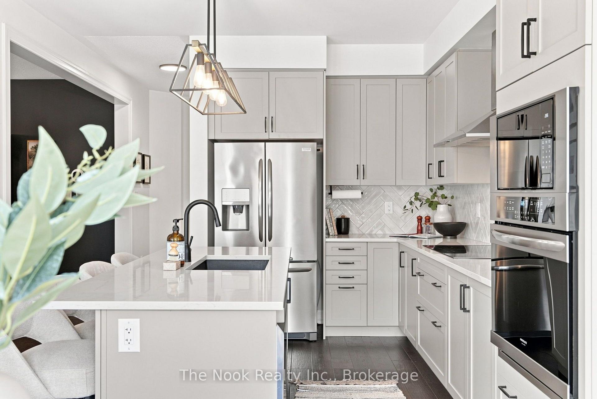Photo 11 of 100 Woolacott Lane, Clarington, Bowmanville — HOMEH