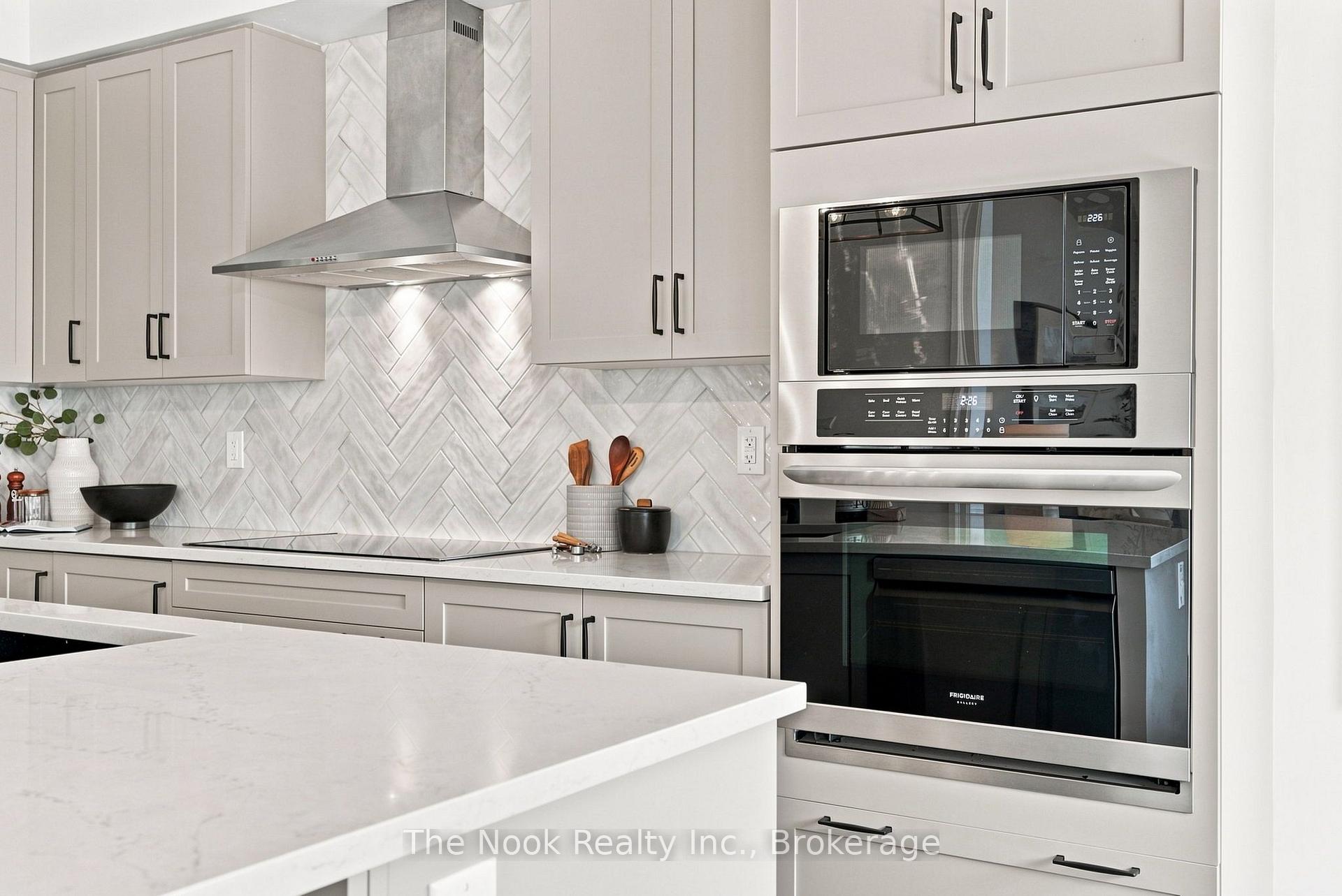 Photo 12 of 100 Woolacott Lane, Clarington, Bowmanville — HOMEH