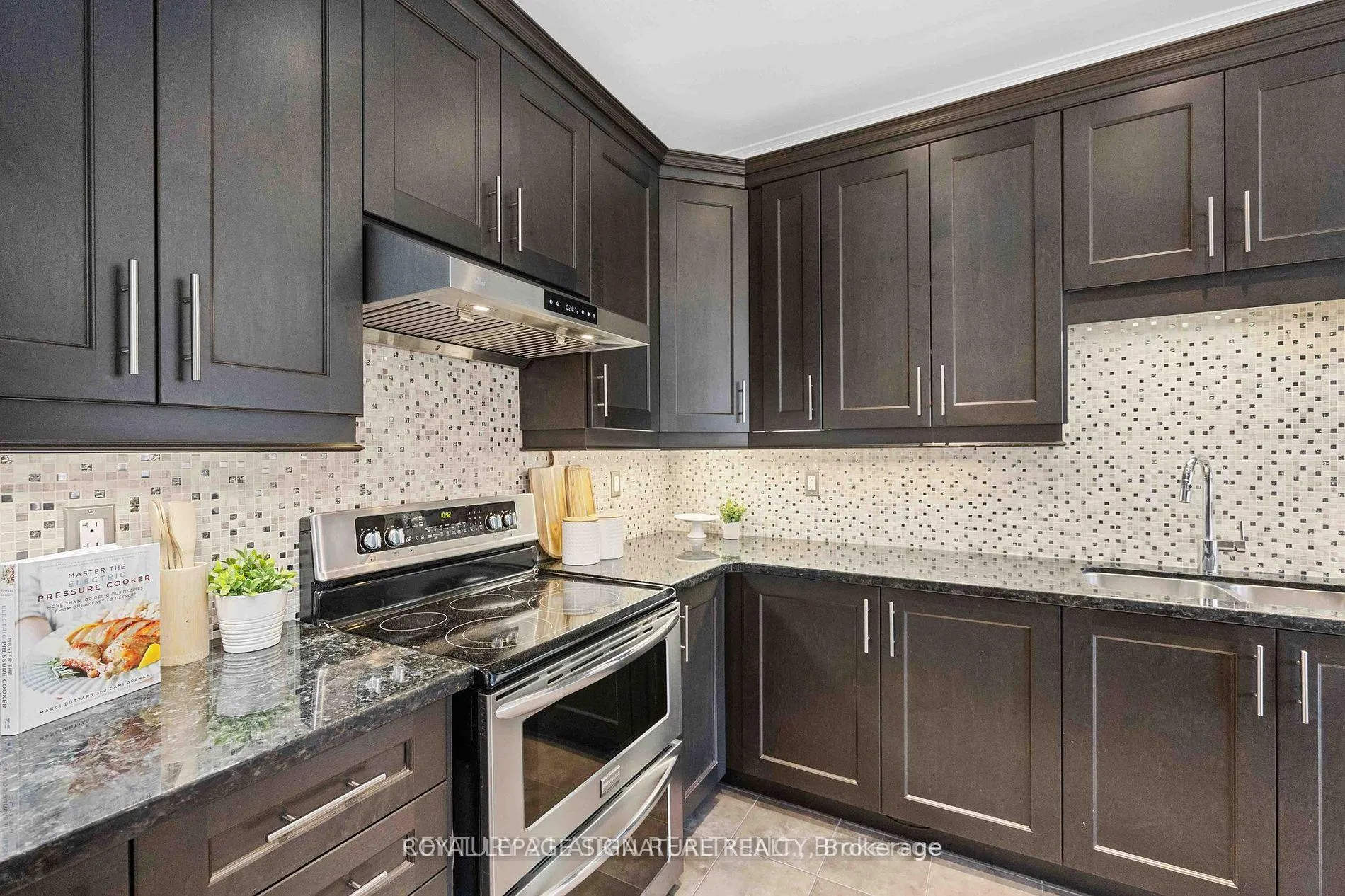 Photo 15 of 3 Via Toscana Road, Vaughan, Vellore Village — HOMEH