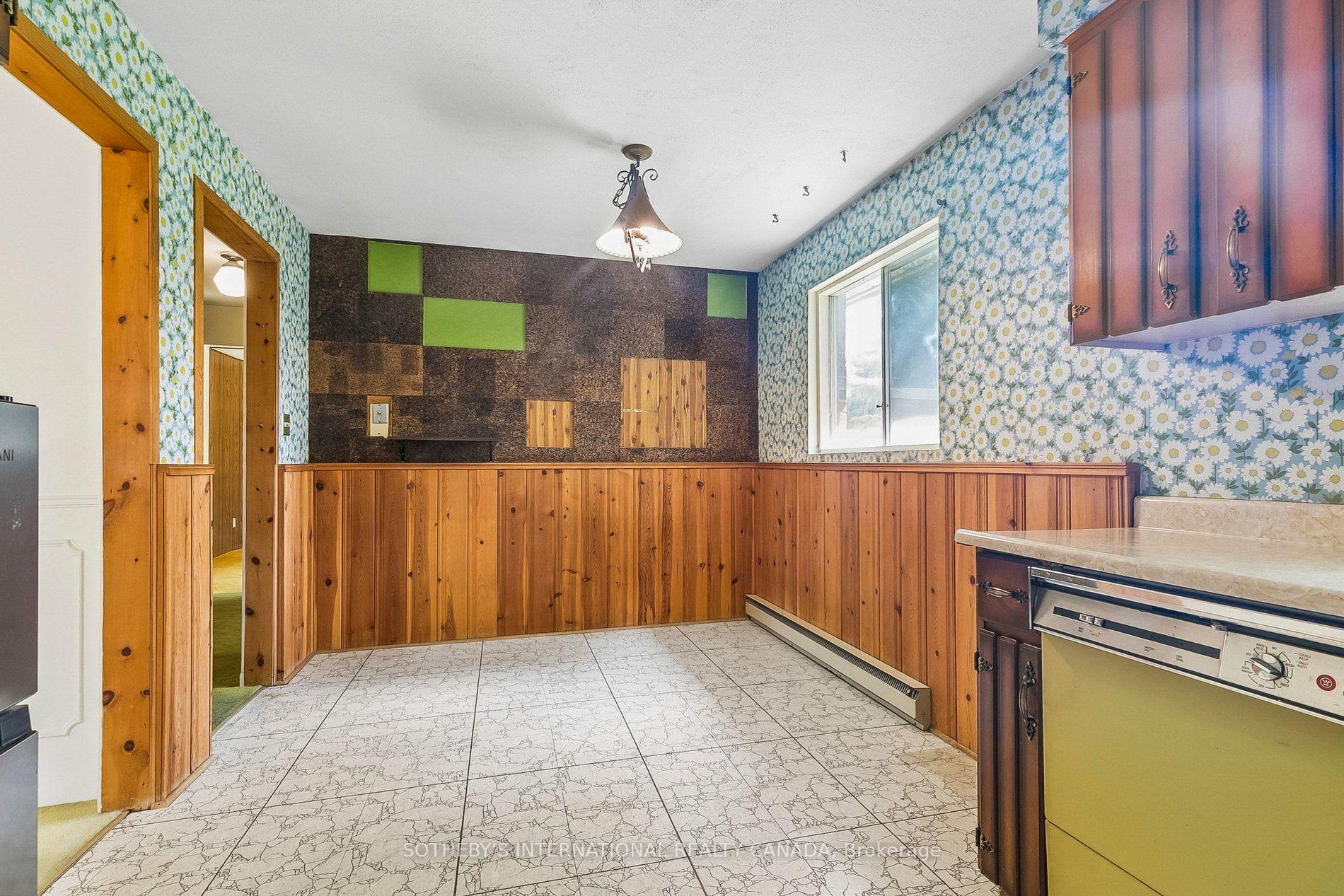 Photo 11 of 63 Cobblestone Drive, North York, Don Valley Village — HOMEH