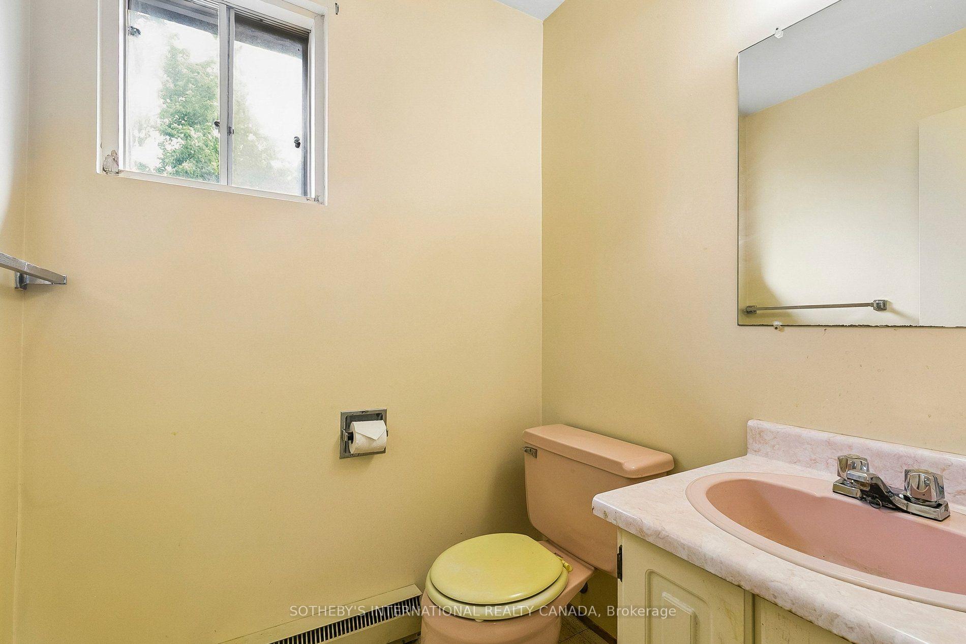 Photo 18 of 63 Cobblestone Drive, North York, Don Valley Village — HOMEH
