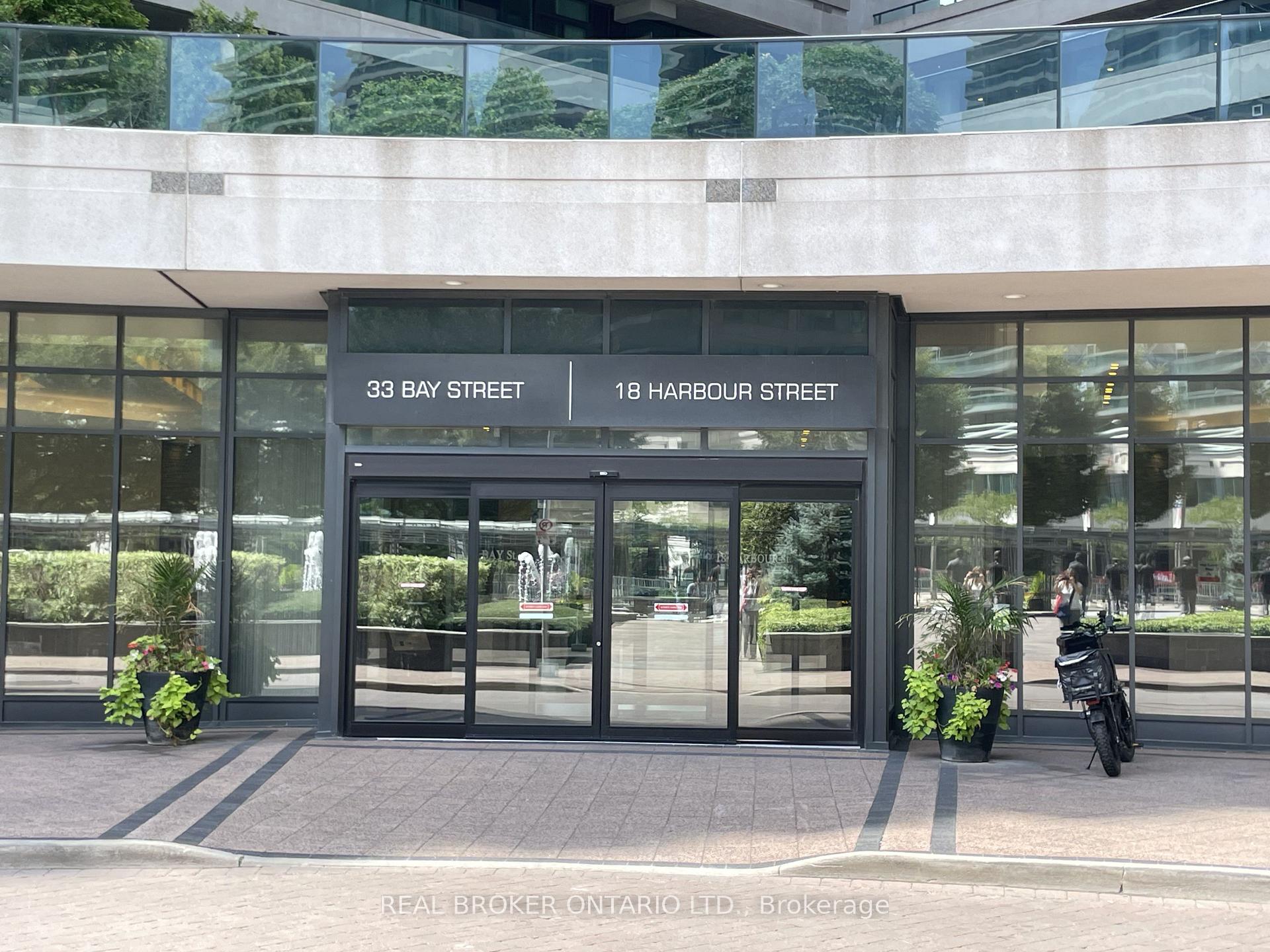 Photo 3 of Unit 1601, 18 Harbour Street, Toronto, Waterfront Communities — HOMEH