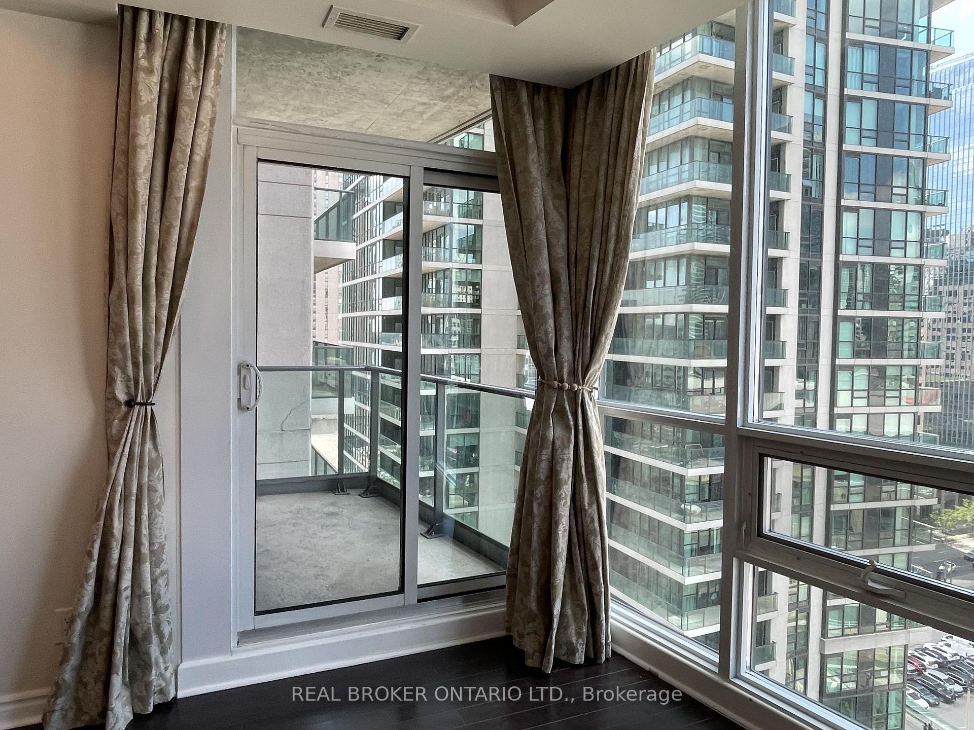 Photo 11 of Unit 1601, 18 Harbour Street, Toronto, Waterfront Communities — HOMEH