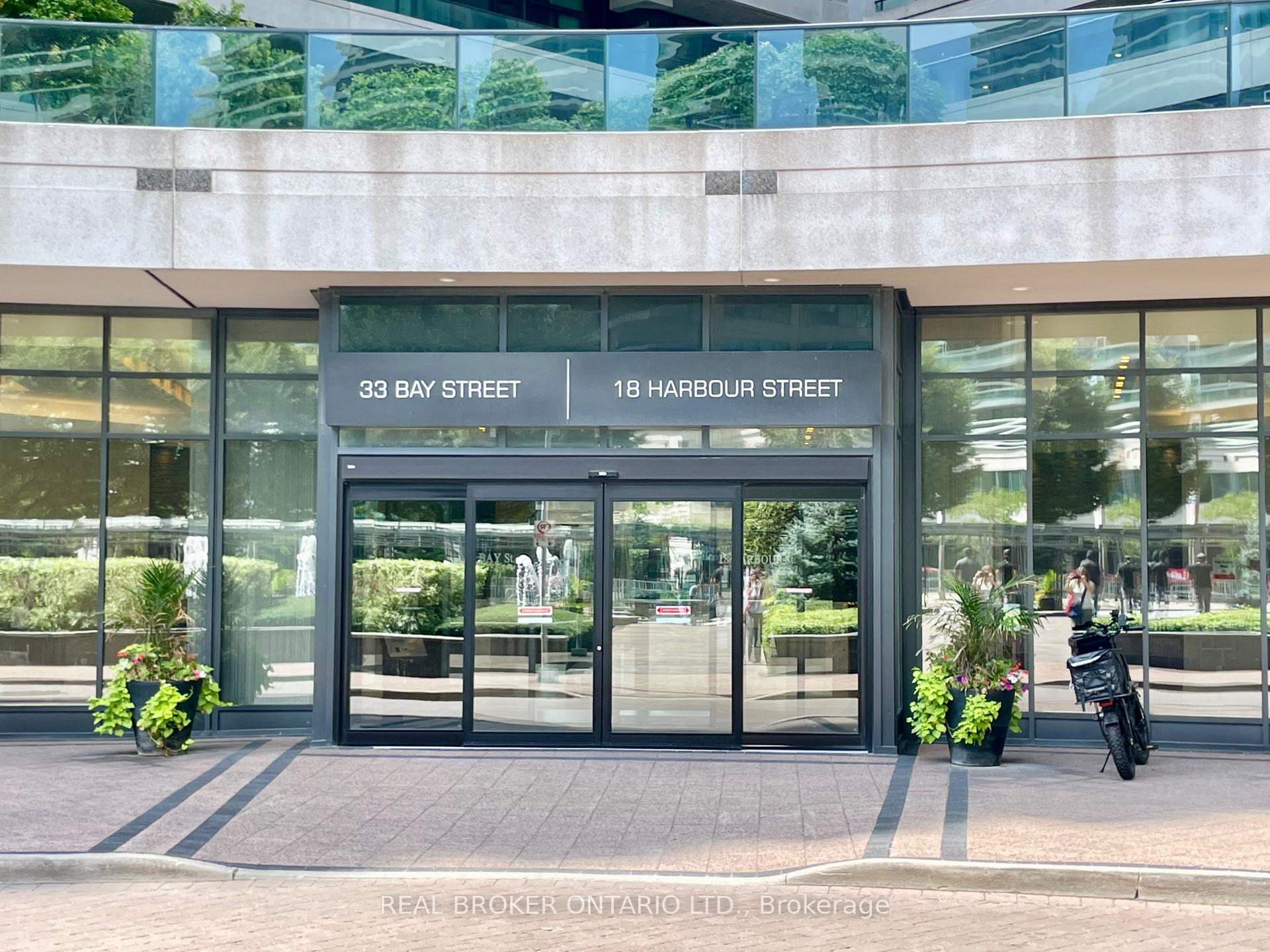 Photo 4 of Unit 1601, 18 Harbour Street, Toronto, Waterfront Communities — HOMEH