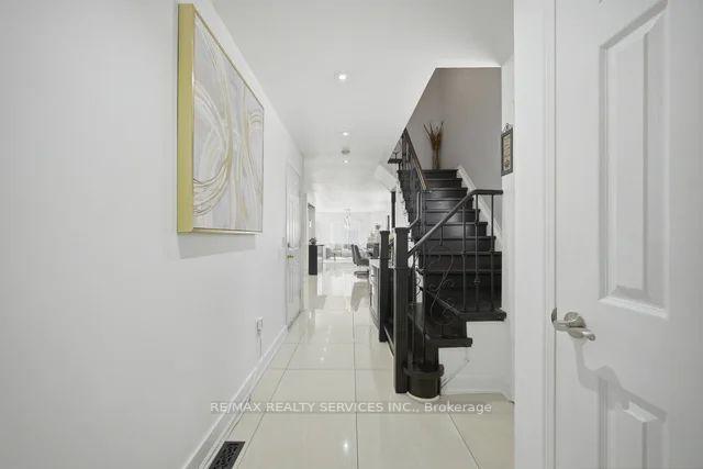 Photo 4 of Unit 12, 9900 Mclaughlin Road, Brampton, Fletcher's Creek Village — HOMEH