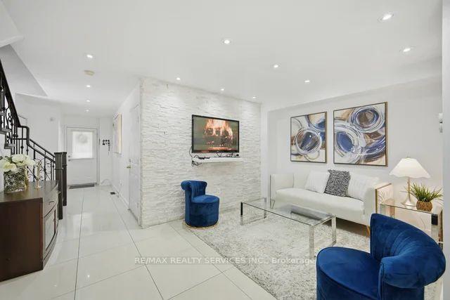 Photo 6 of Unit 12, 9900 Mclaughlin Road, Brampton, Fletcher's Creek Village — HOMEH