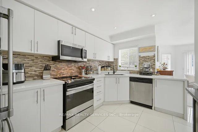 Photo 12 of Unit 12, 9900 Mclaughlin Road, Brampton, Fletcher's Creek Village — HOMEH