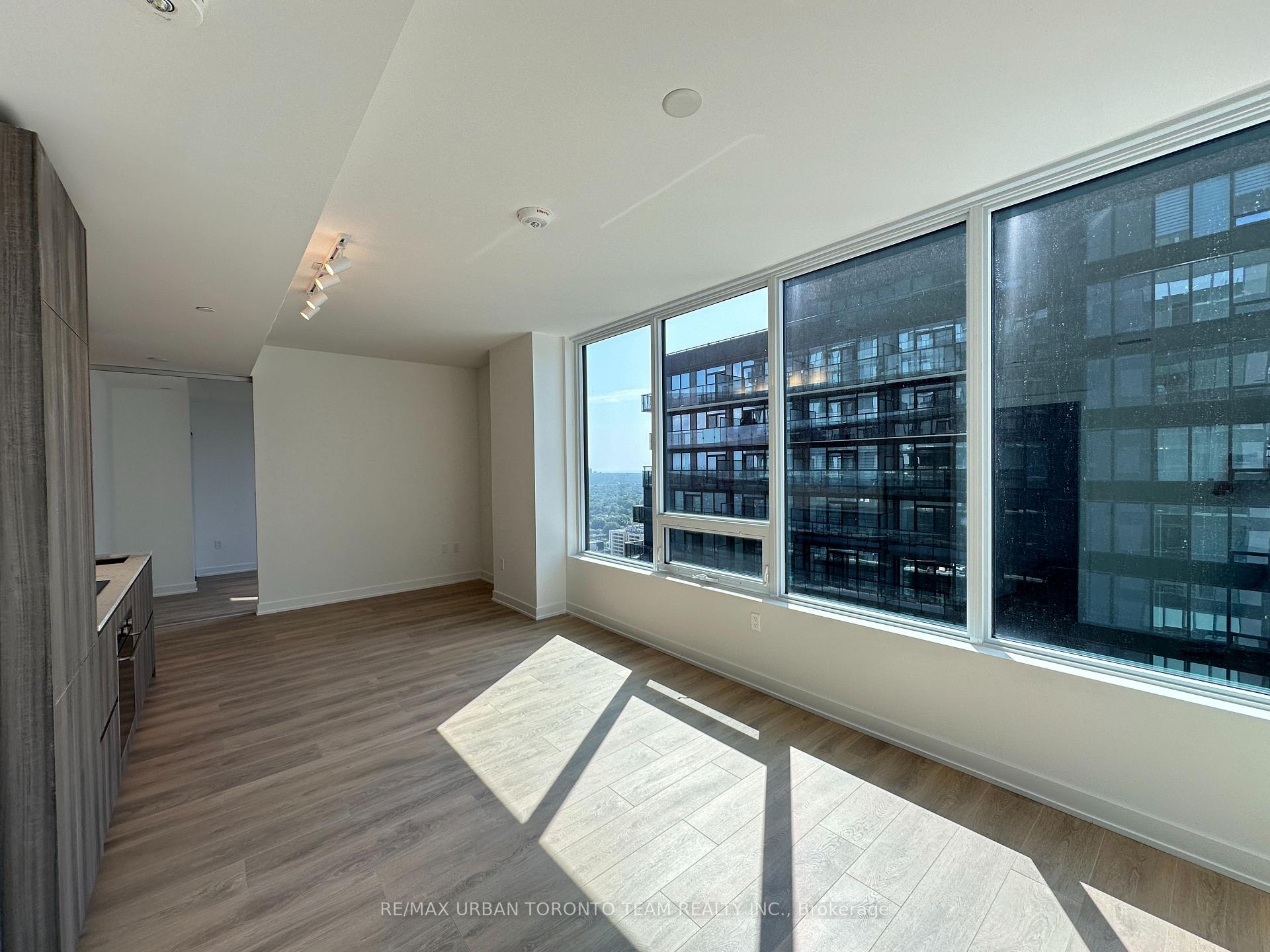 Photo 4 of Unit 3402, 117 Broadway Avenue, Toronto, Mount Pleasant West — HOMEH