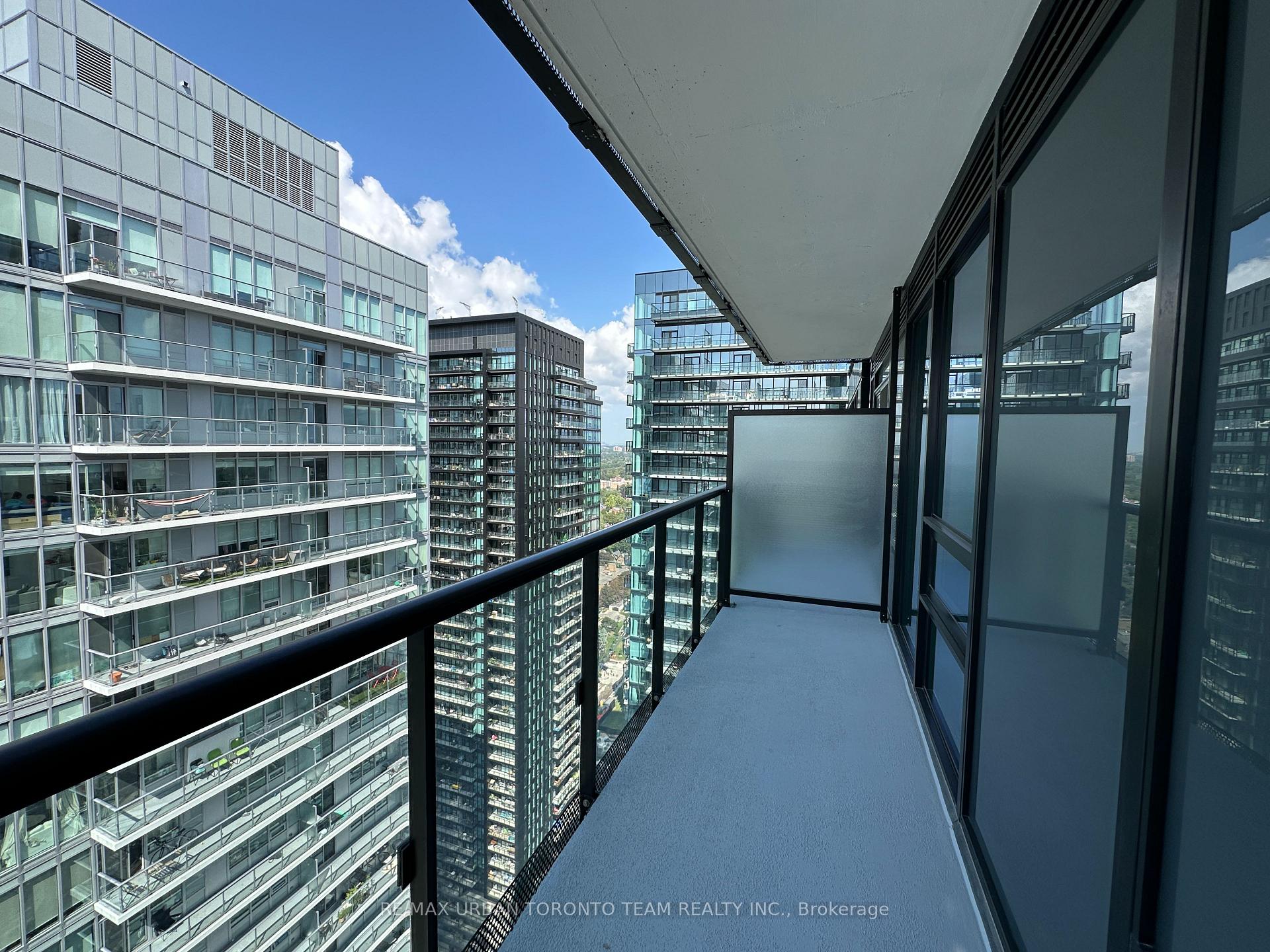 Photo 5 of Unit 3402, 117 Broadway Avenue, Toronto, Mount Pleasant West — HOMEH