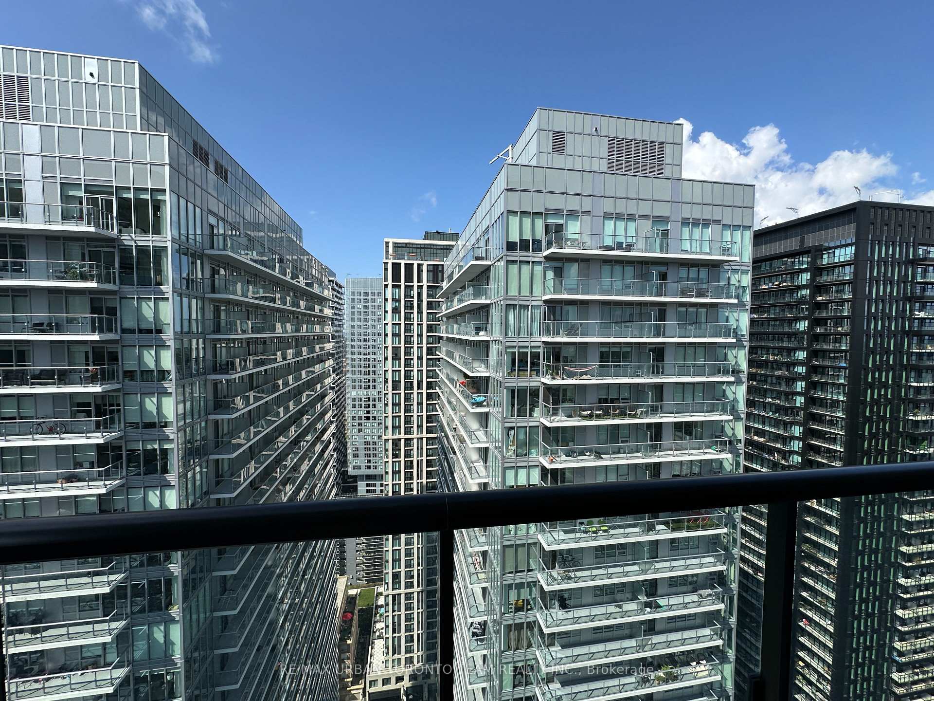 Photo 6 of Unit 3402, 117 Broadway Avenue, Toronto, Mount Pleasant West — HOMEH