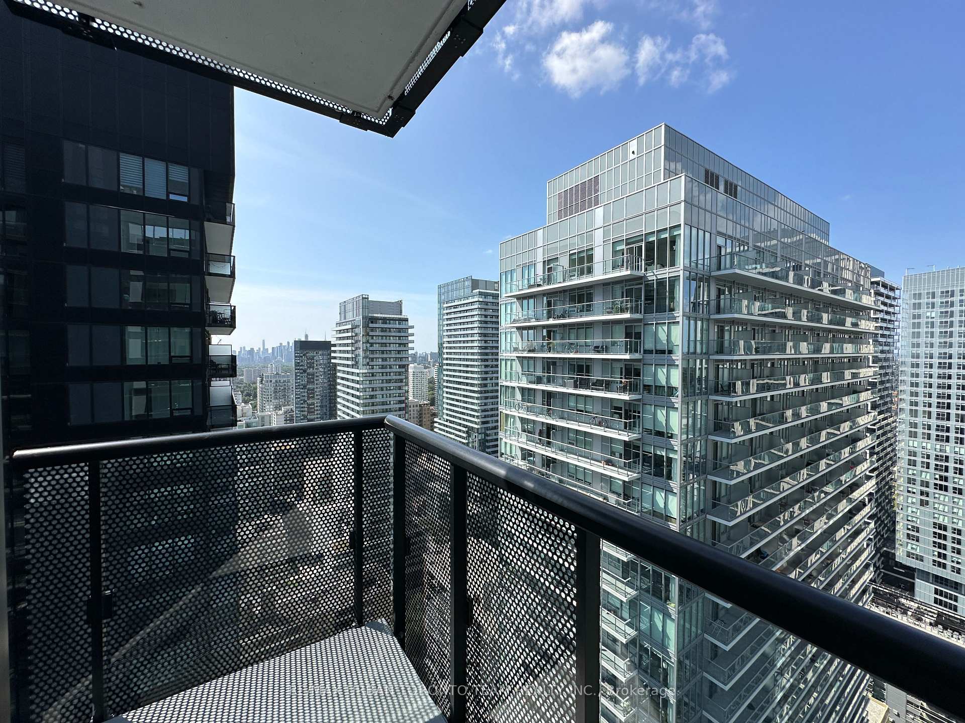 Photo 7 of Unit 3402, 117 Broadway Avenue, Toronto, Mount Pleasant West — HOMEH