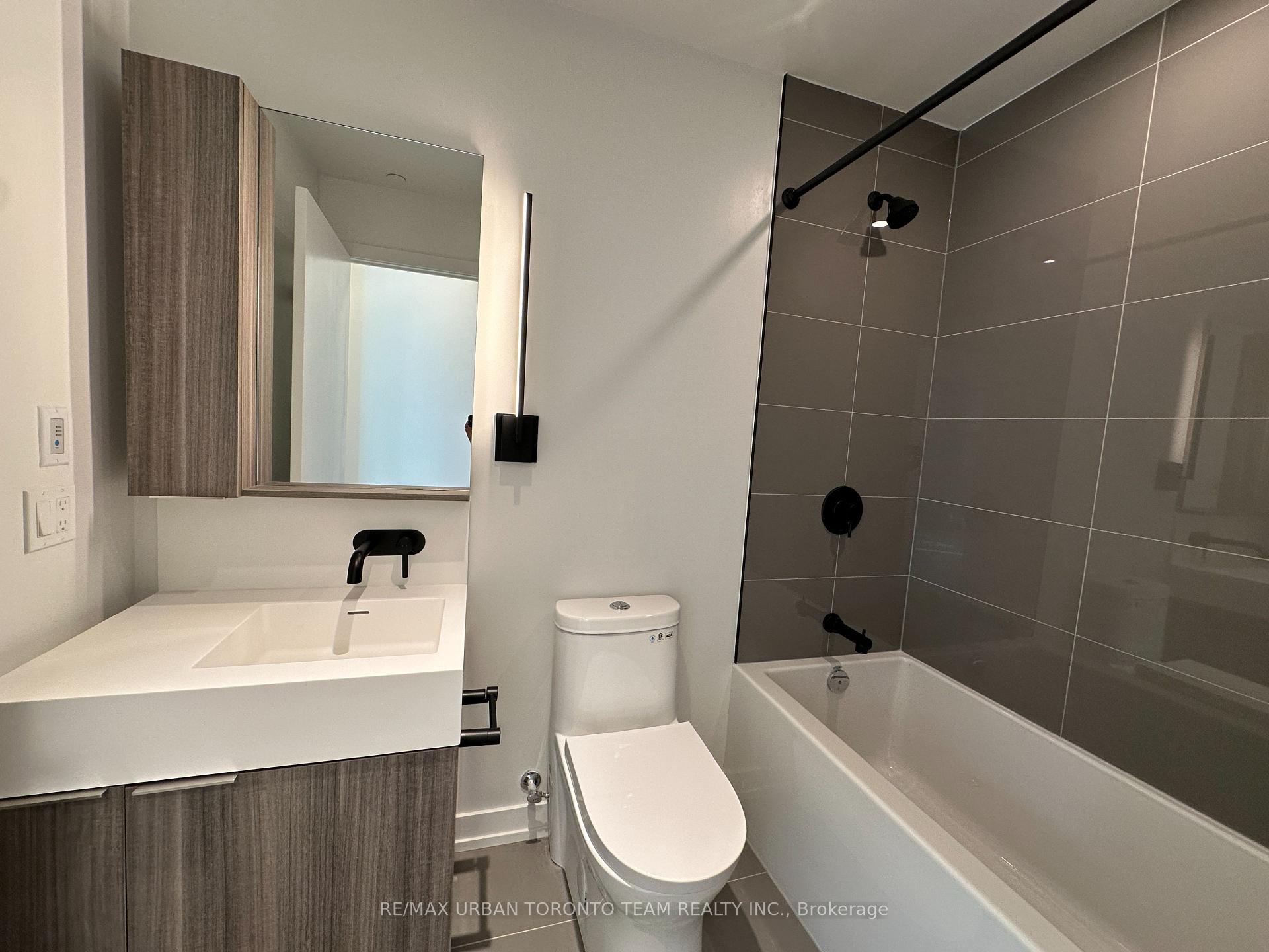 Photo 12 of Unit 3402, 117 Broadway Avenue, Toronto, Mount Pleasant West — HOMEH