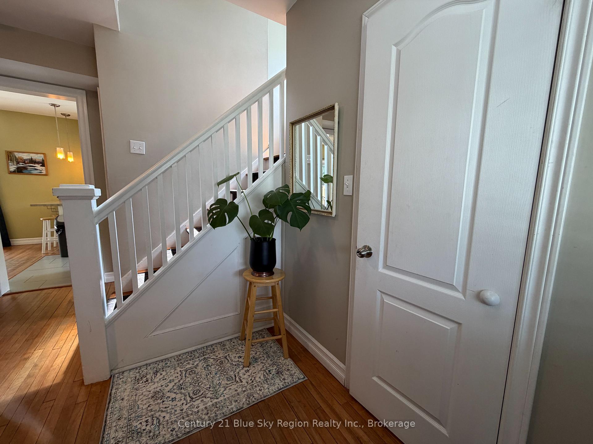 Photo 4 of 172 Fourth Avenue E, North Bay, Central — HOMEH