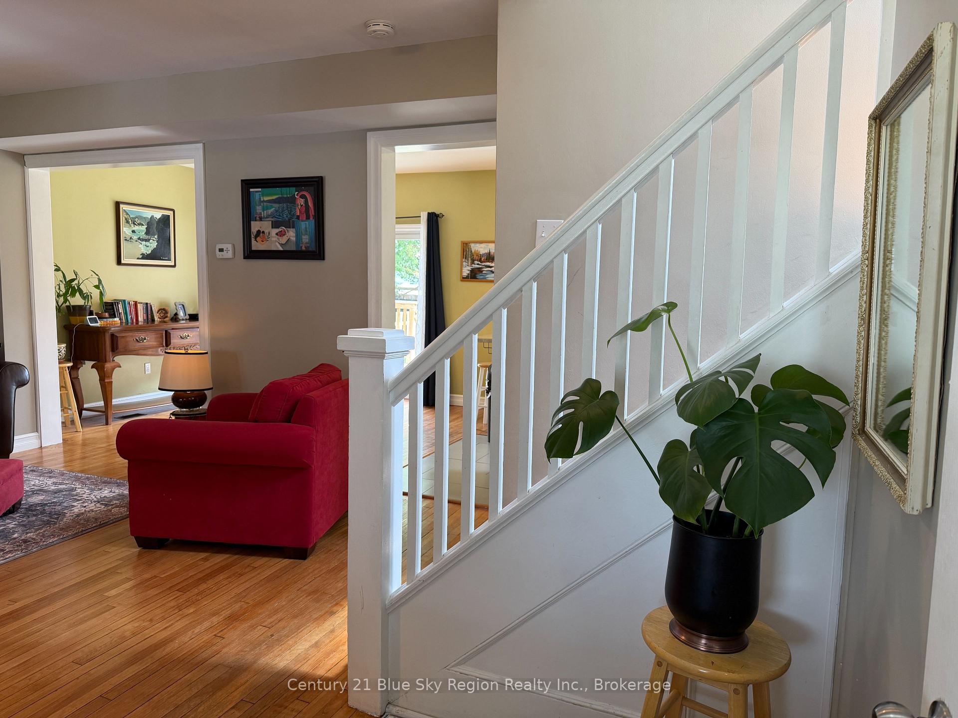 Photo 6 of 172 Fourth Avenue E, North Bay, Central — HOMEH