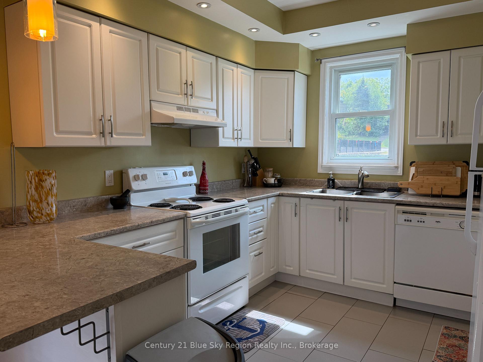 Photo 7 of 172 Fourth Avenue E, North Bay, Central — HOMEH