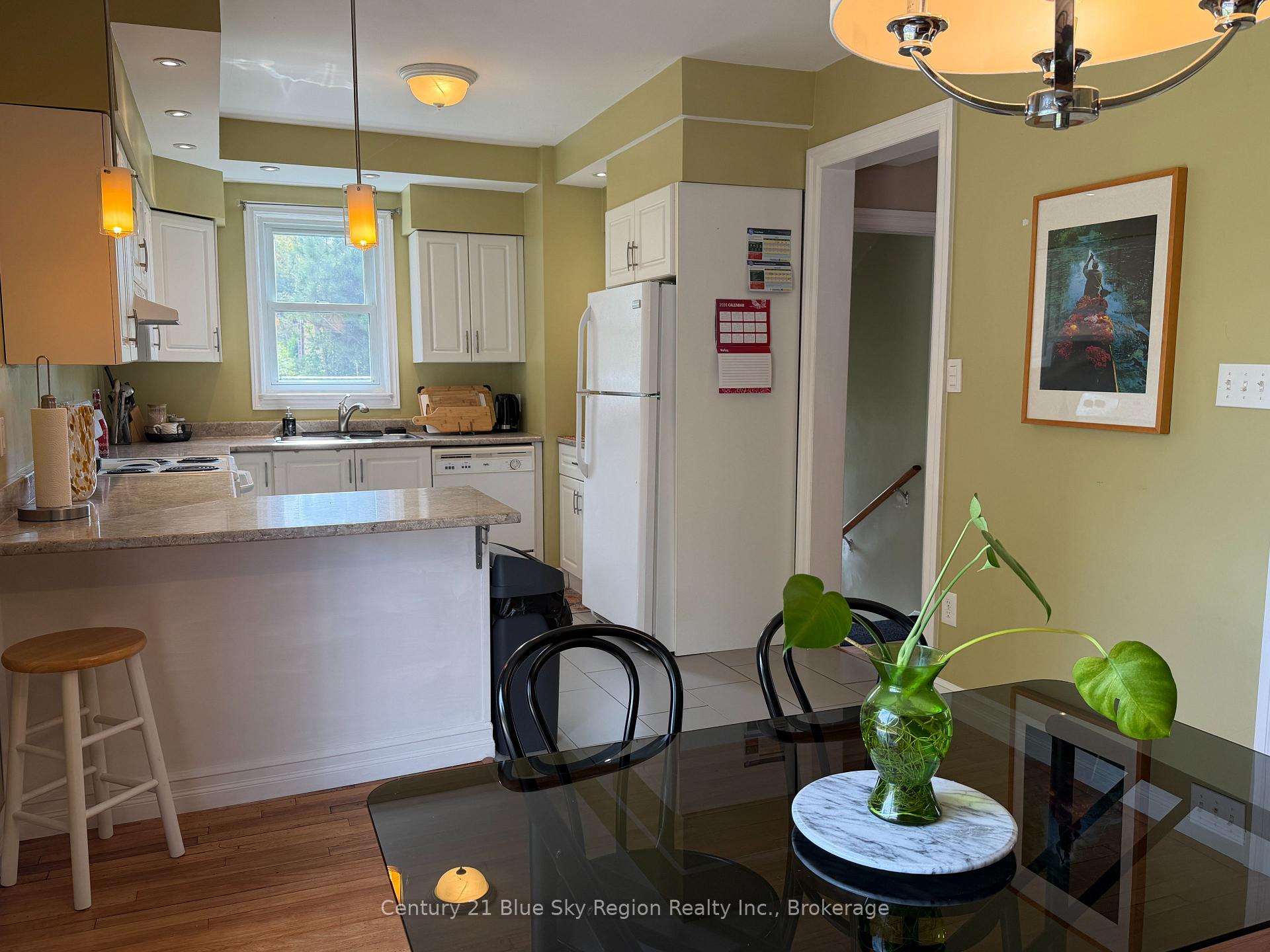 Photo 10 of 172 Fourth Avenue E, North Bay, Central — HOMEH