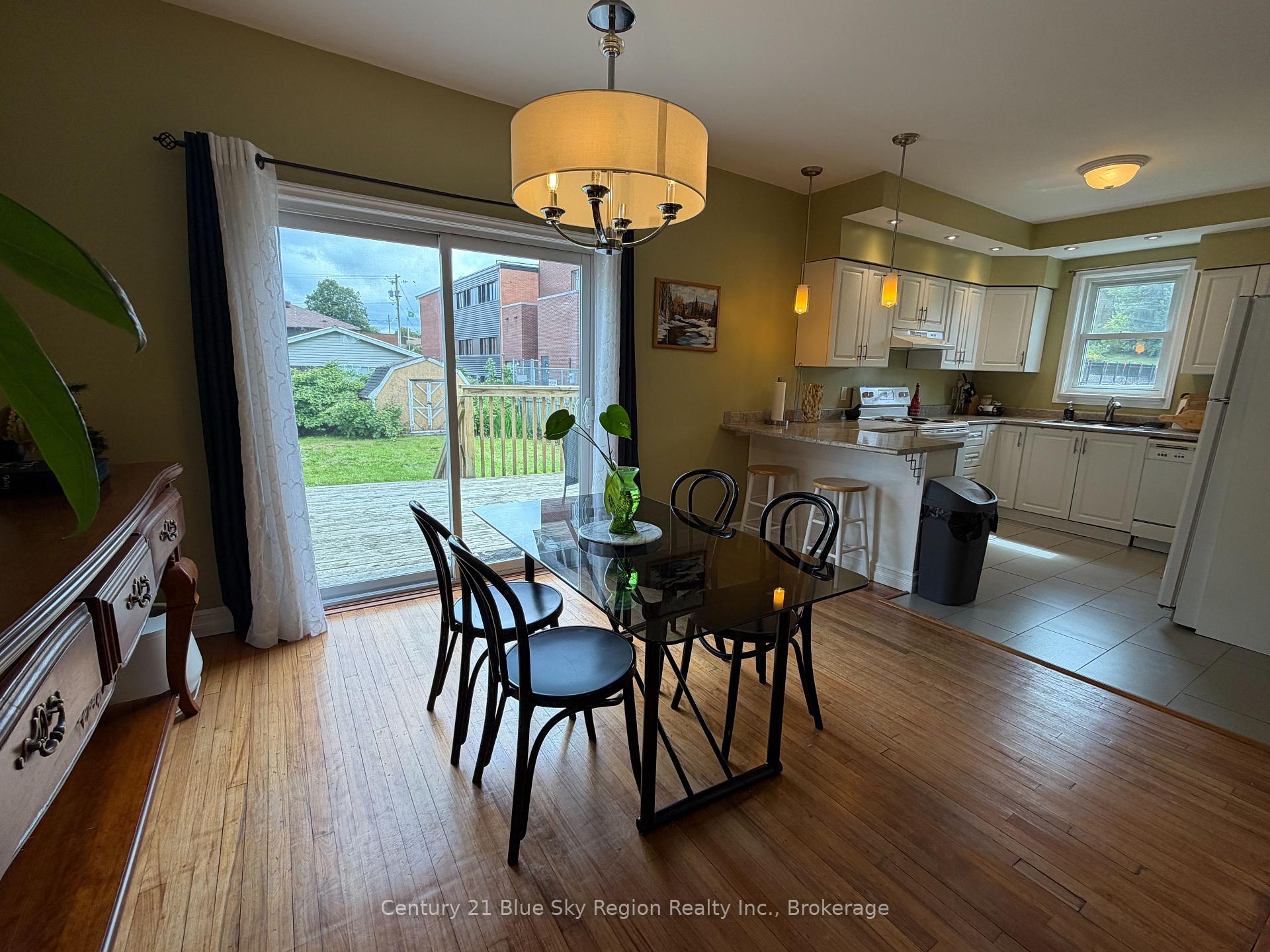 Photo 11 of 172 Fourth Avenue E, North Bay, Central — HOMEH