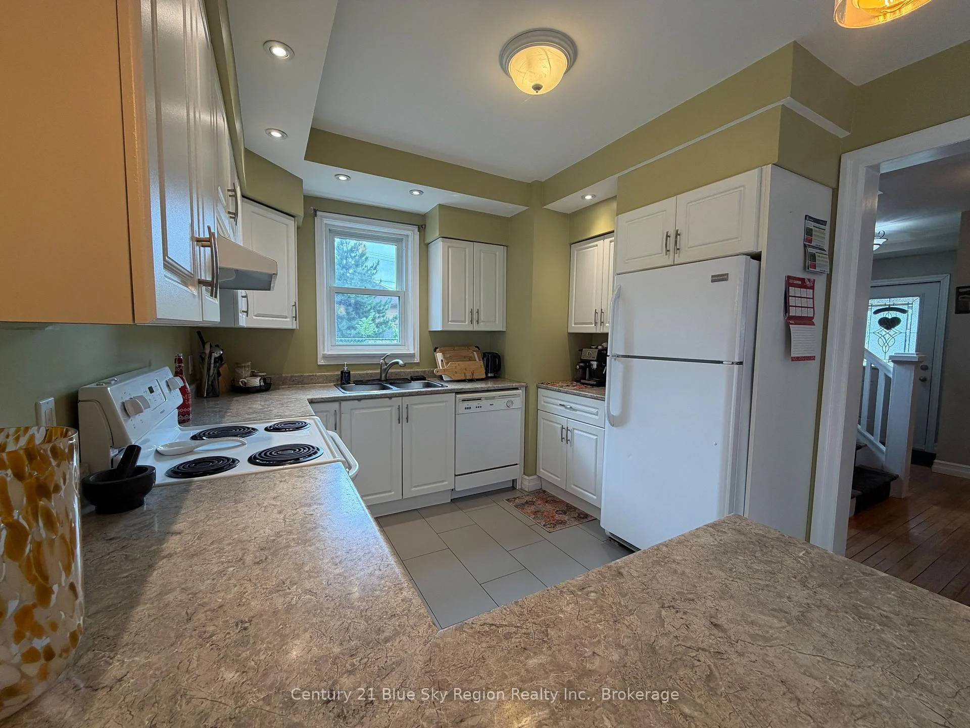 Photo 5 of 172 Fourth Avenue E, North Bay, Central — HOMEH