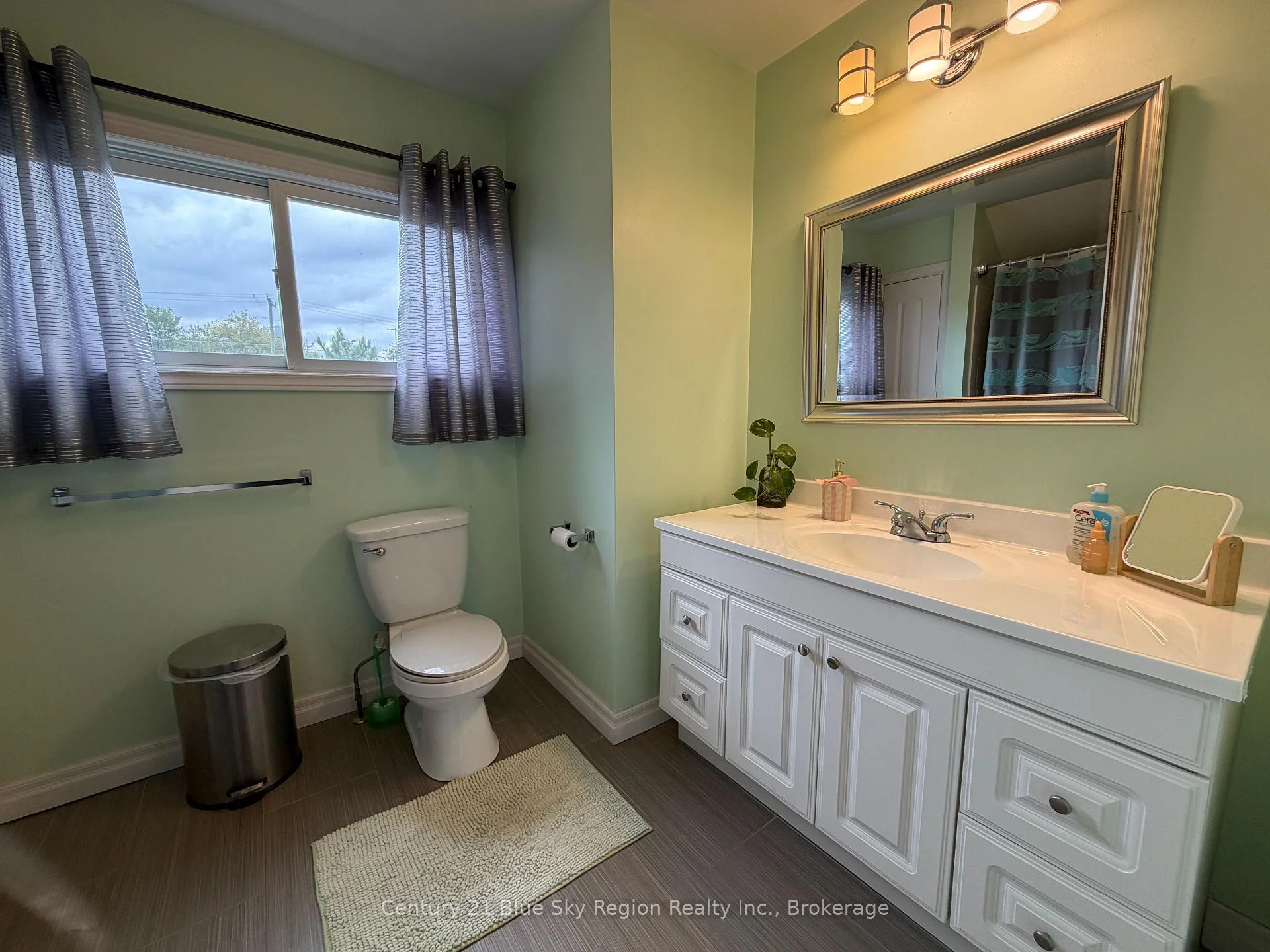Photo 26 of 172 Fourth Avenue E, North Bay, Central — HOMEH