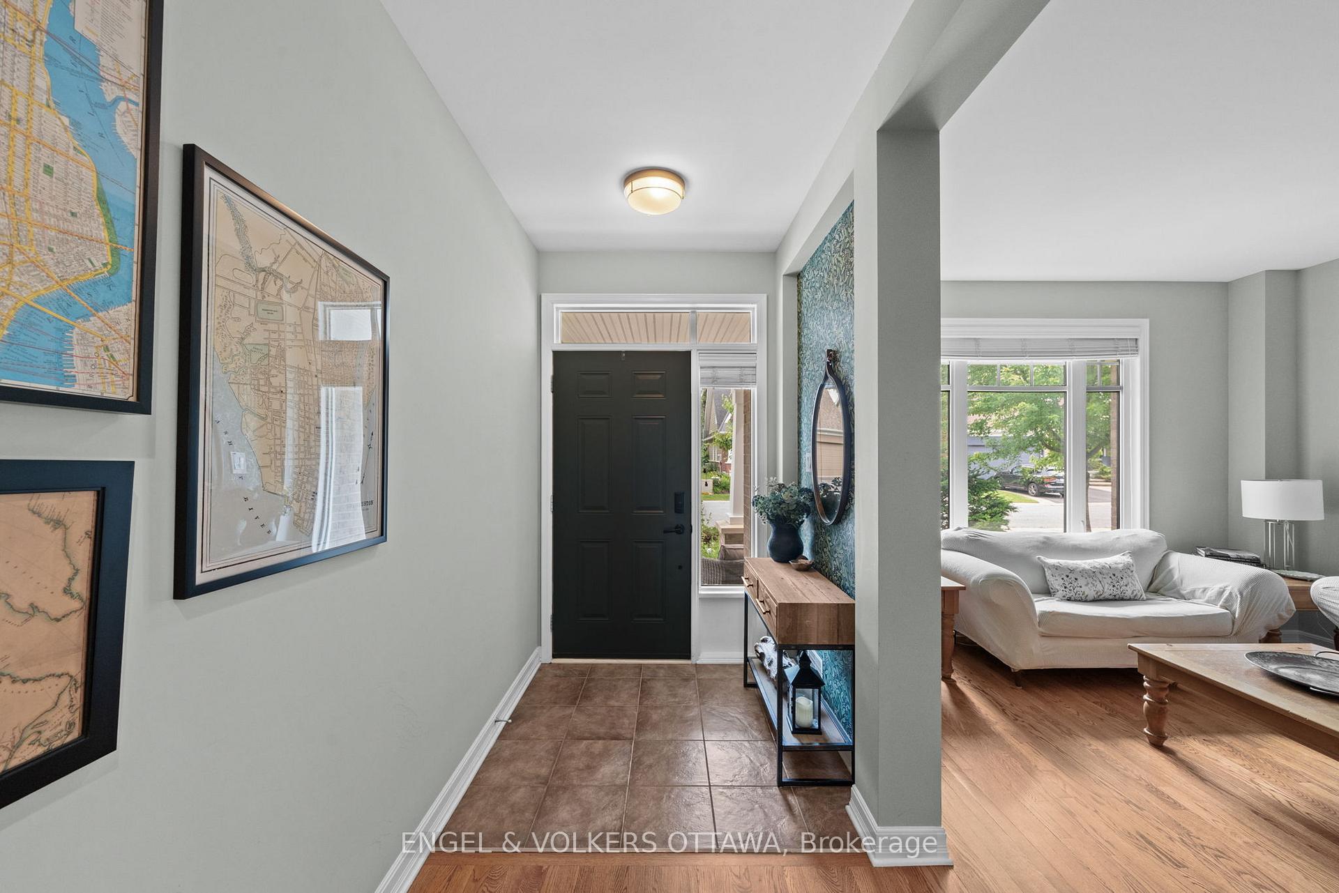 Photo 3 of 564 Erinwoods Circle, Ottawa, Barrhaven - Stonebridge — HOMEH