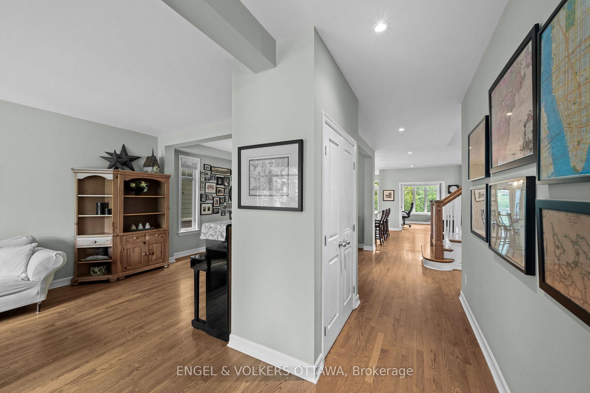 Photo 4 of 564 Erinwoods Circle, Ottawa, Barrhaven - Stonebridge — HOMEH