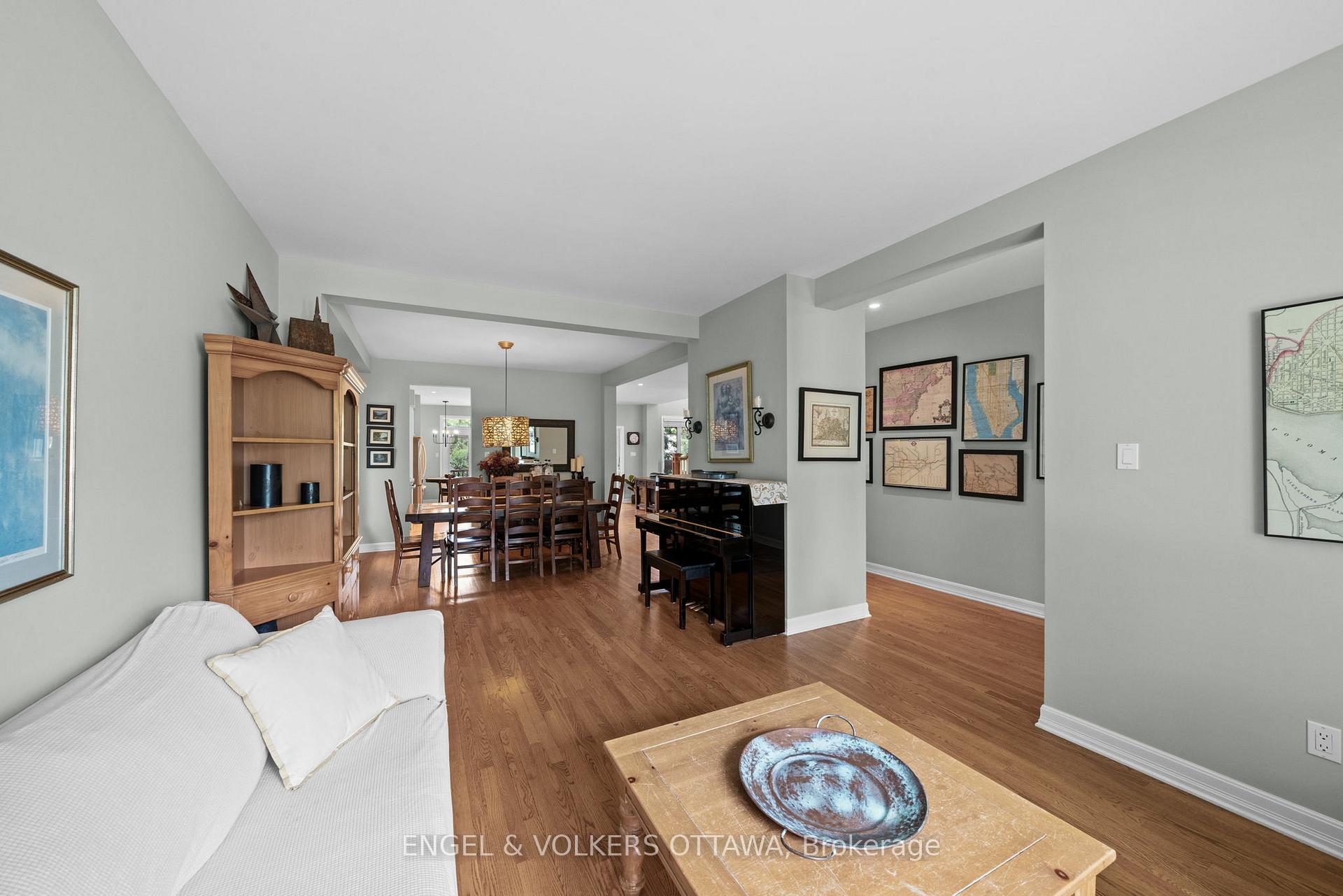Photo 6 of 564 Erinwoods Circle, Ottawa, Barrhaven - Stonebridge — HOMEH