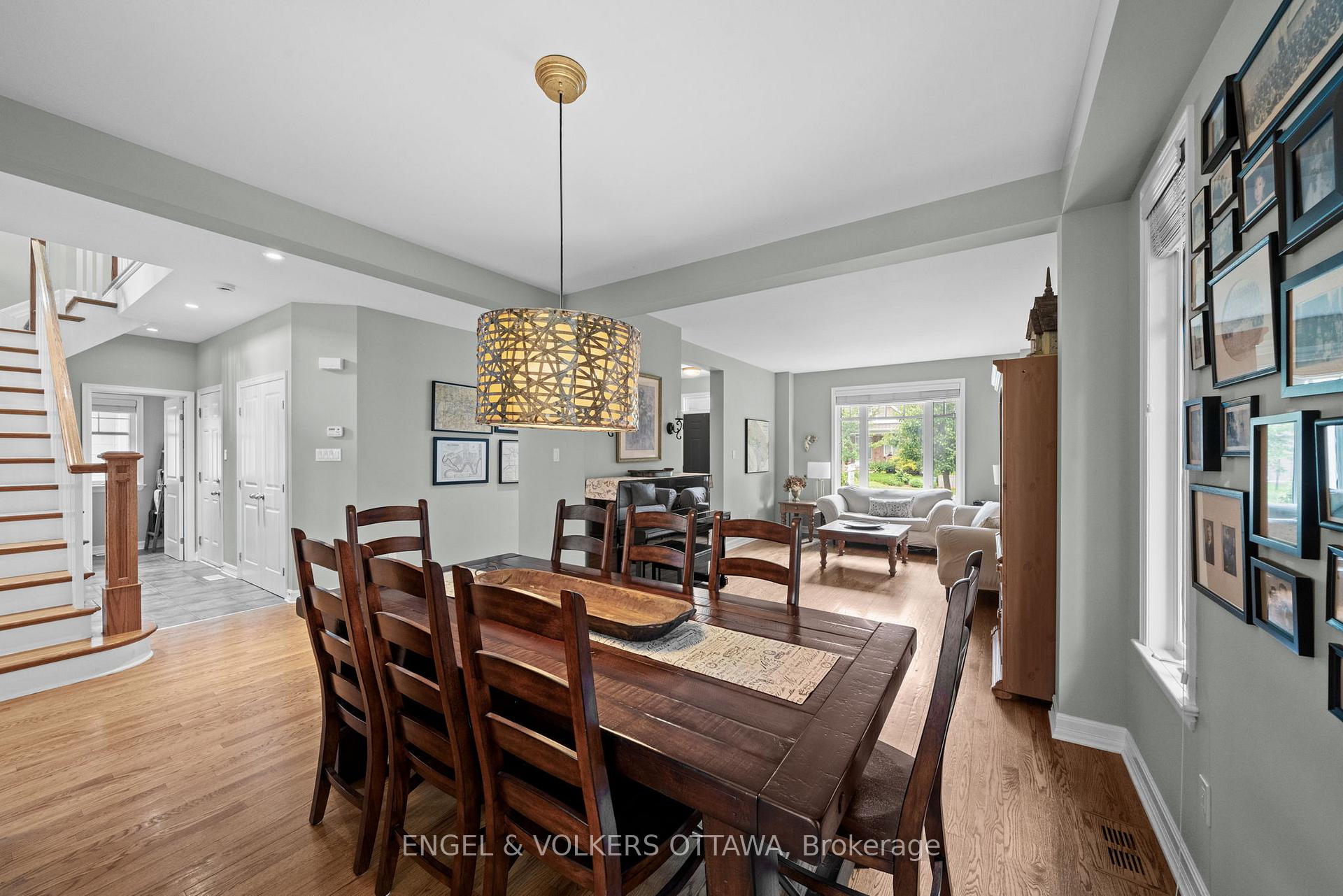 Photo 8 of 564 Erinwoods Circle, Ottawa, Barrhaven - Stonebridge — HOMEH