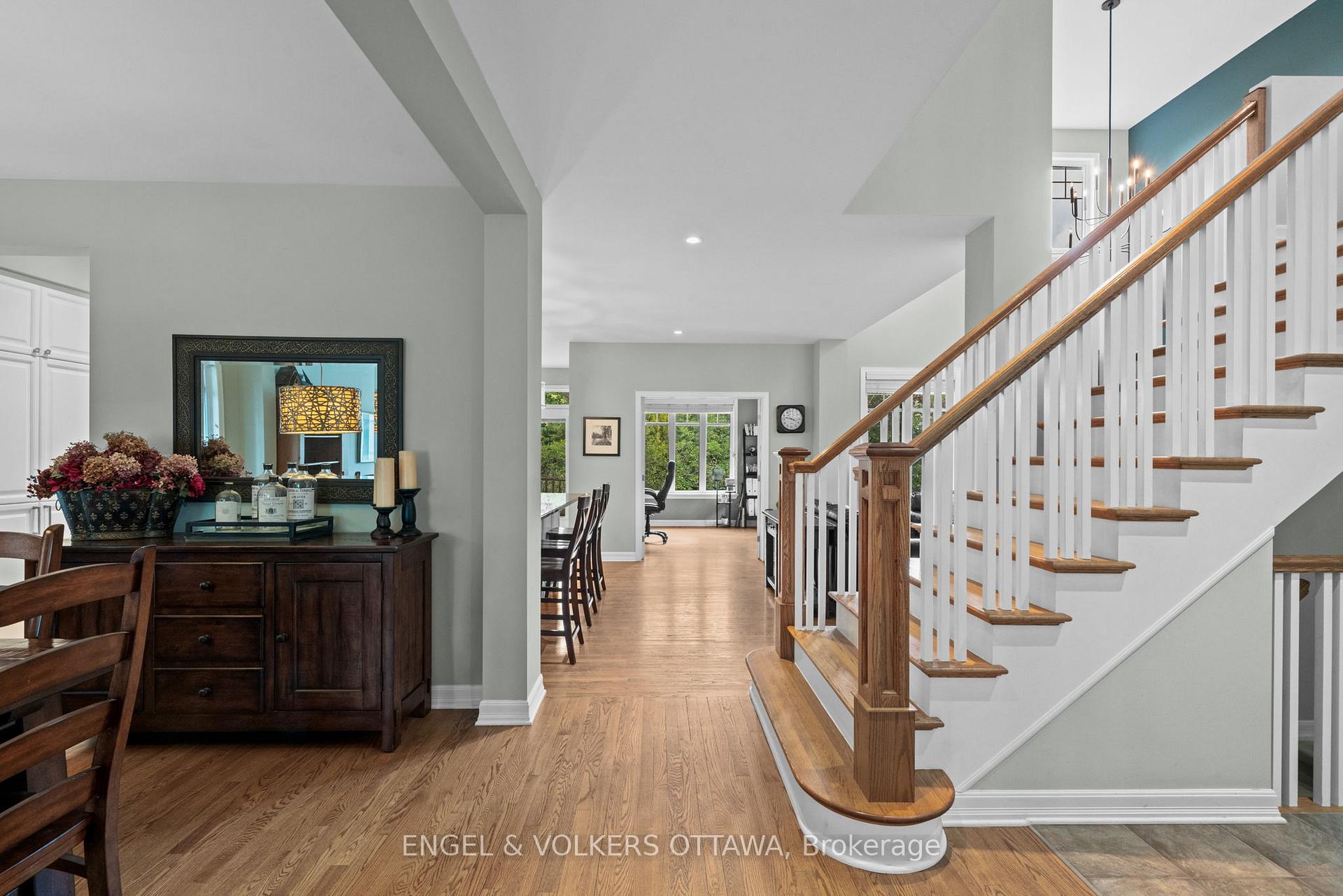 Photo 9 of 564 Erinwoods Circle, Ottawa, Barrhaven - Stonebridge — HOMEH