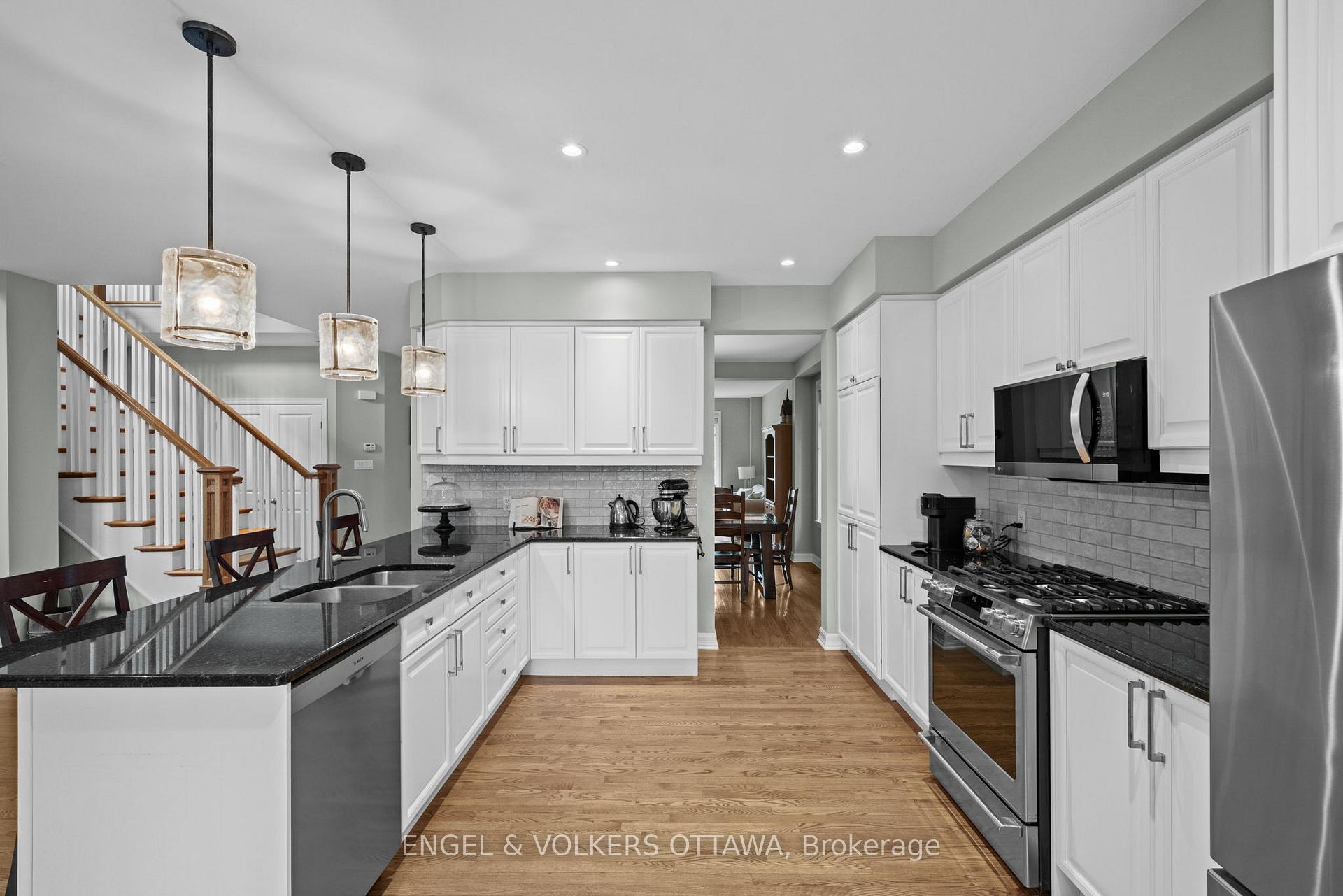 Photo 12 of 564 Erinwoods Circle, Ottawa, Barrhaven - Stonebridge — HOMEH