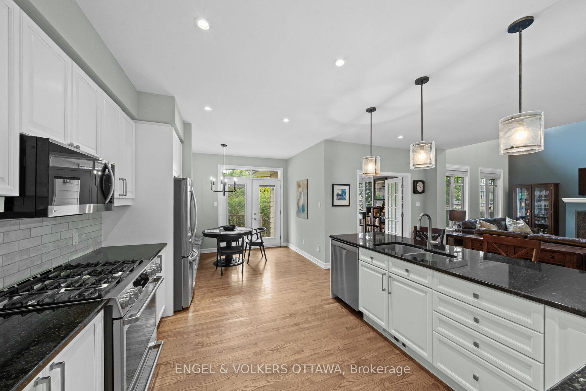 Photo 13 of 564 Erinwoods Circle, Ottawa, Barrhaven - Stonebridge — HOMEH