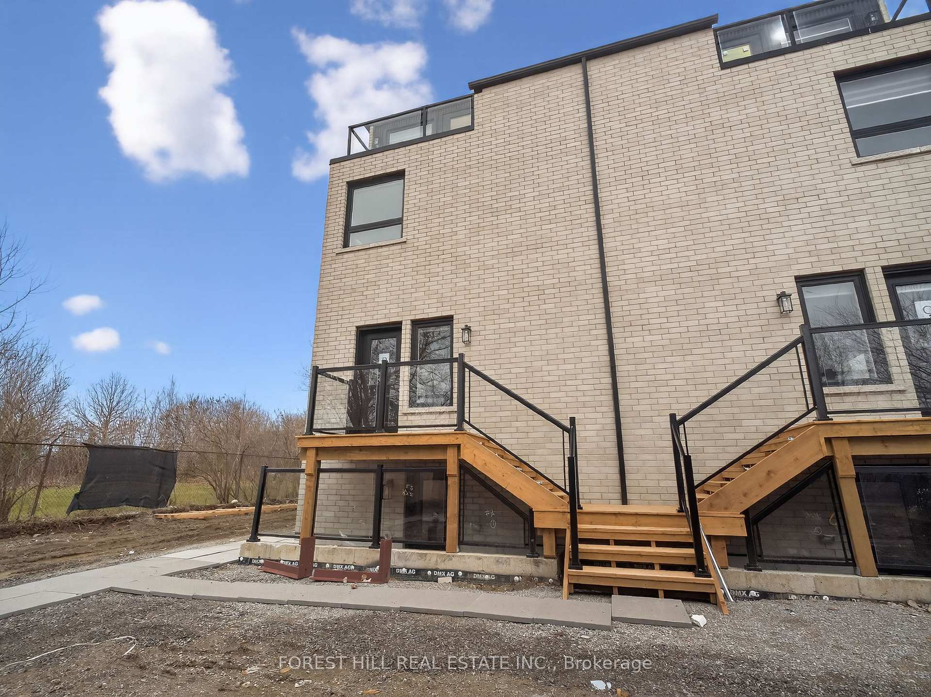 Photo 3 of Unit D, 5 Hopperton Drive, North York, St. Andrew-Windfields — HOMEH