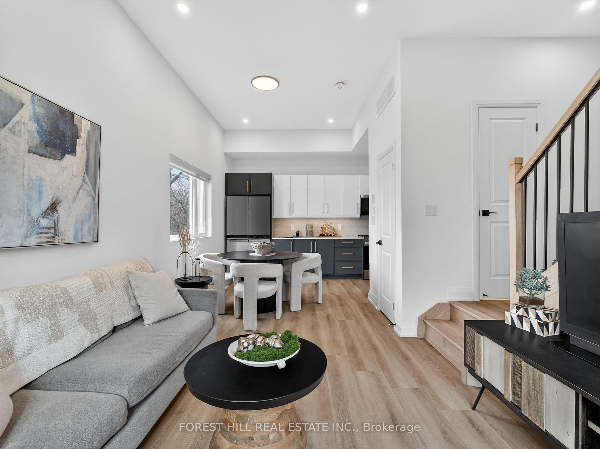 Photo 5 of Unit D, 5 Hopperton Drive, North York, St. Andrew-Windfields — HOMEH