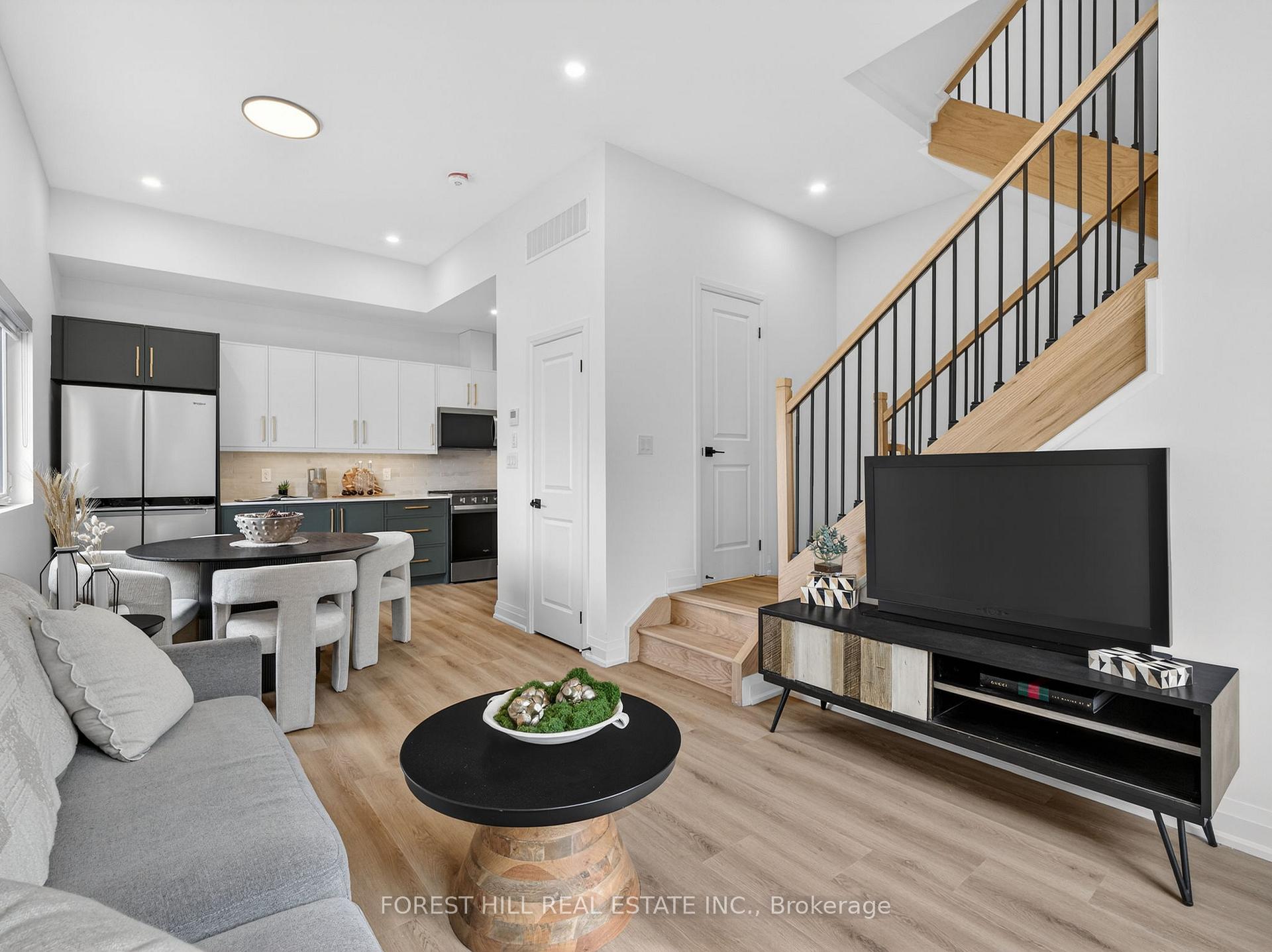 Photo 6 of Unit D, 5 Hopperton Drive, North York, St. Andrew-Windfields — HOMEH