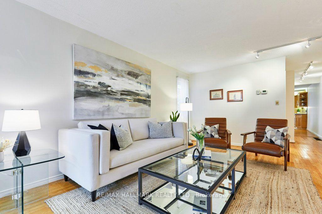 Photo 11 of 20 Pine Avenue, Toronto, The Beaches — HOMEH