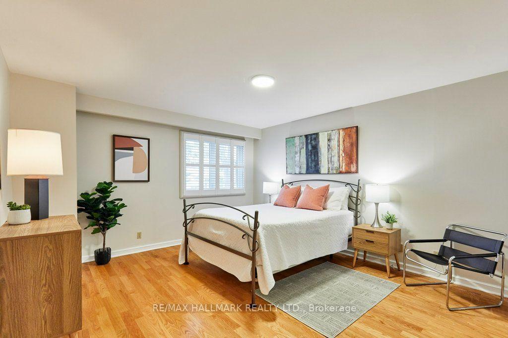 Photo 12 of 20 Pine Avenue, Toronto, The Beaches — HOMEH