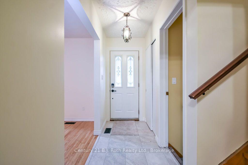 Photo 3 of 299 Bay Street, Orillia — HOMEH