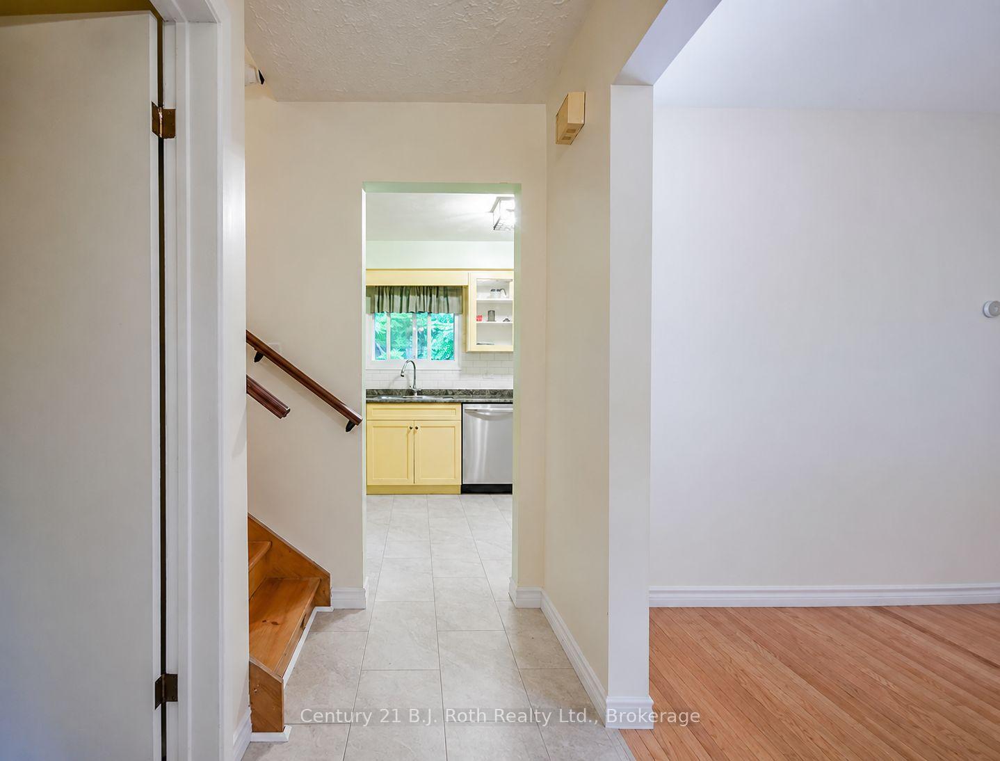 Photo 4 of 299 Bay Street, Orillia — HOMEH