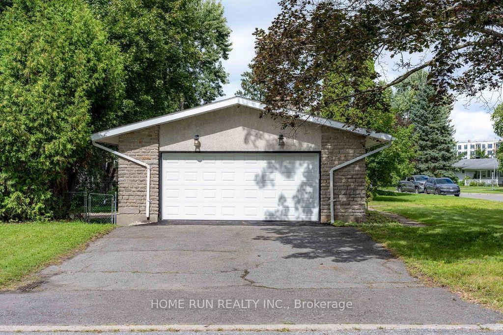 Photo 3 of 50 Ullswater Drive, Ottawa, Crystal Beach — HOMEH