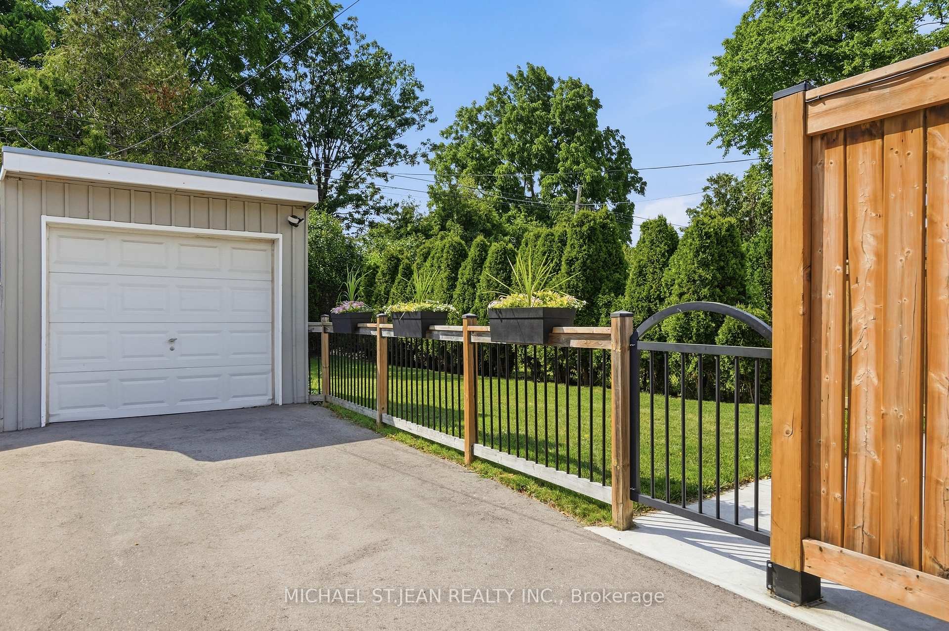 Photo 5 of 58 Tragina Avenue S, Hamilton, Bartonville — HOMEH