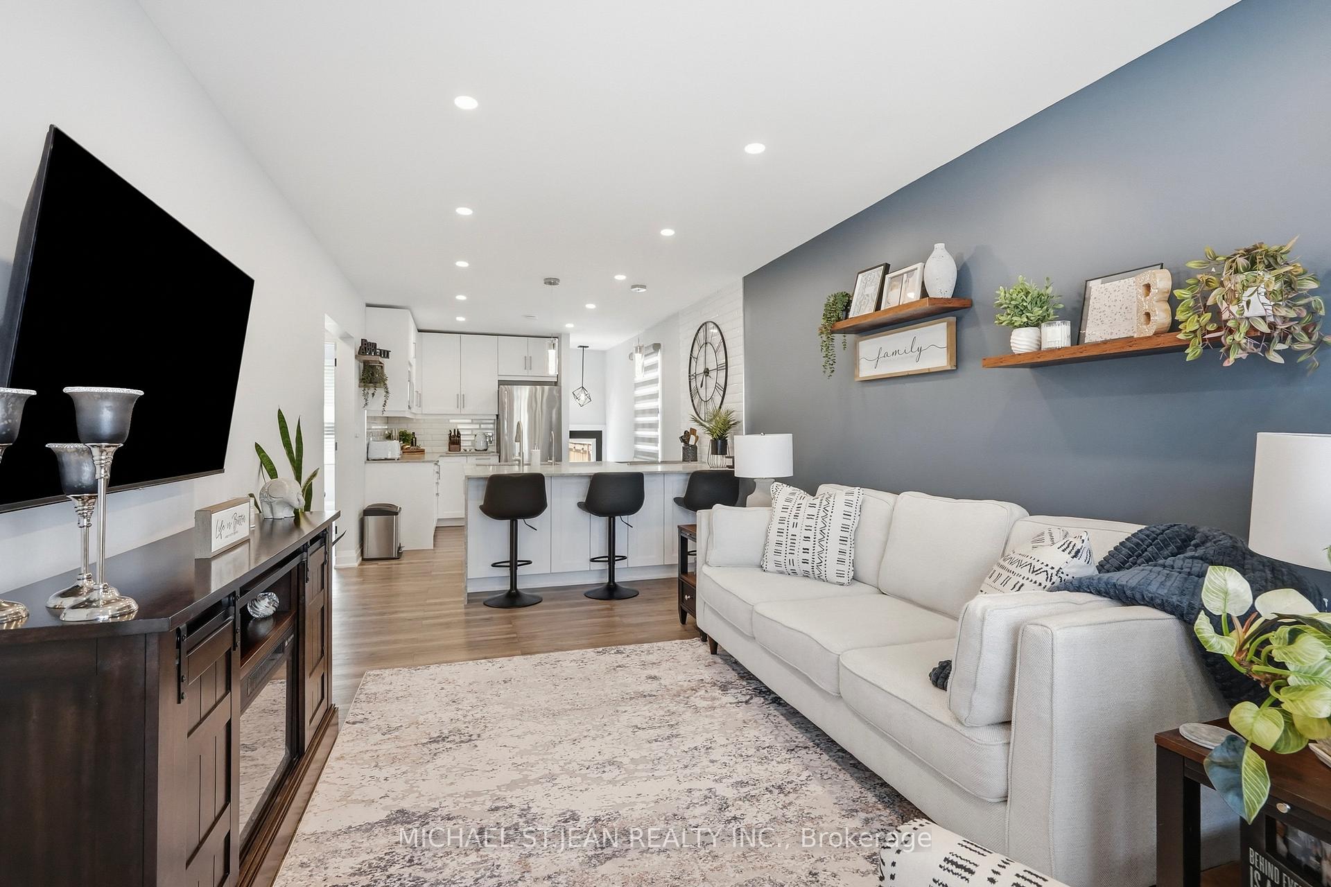 Photo 12 of 58 Tragina Avenue S, Hamilton, Bartonville — HOMEH