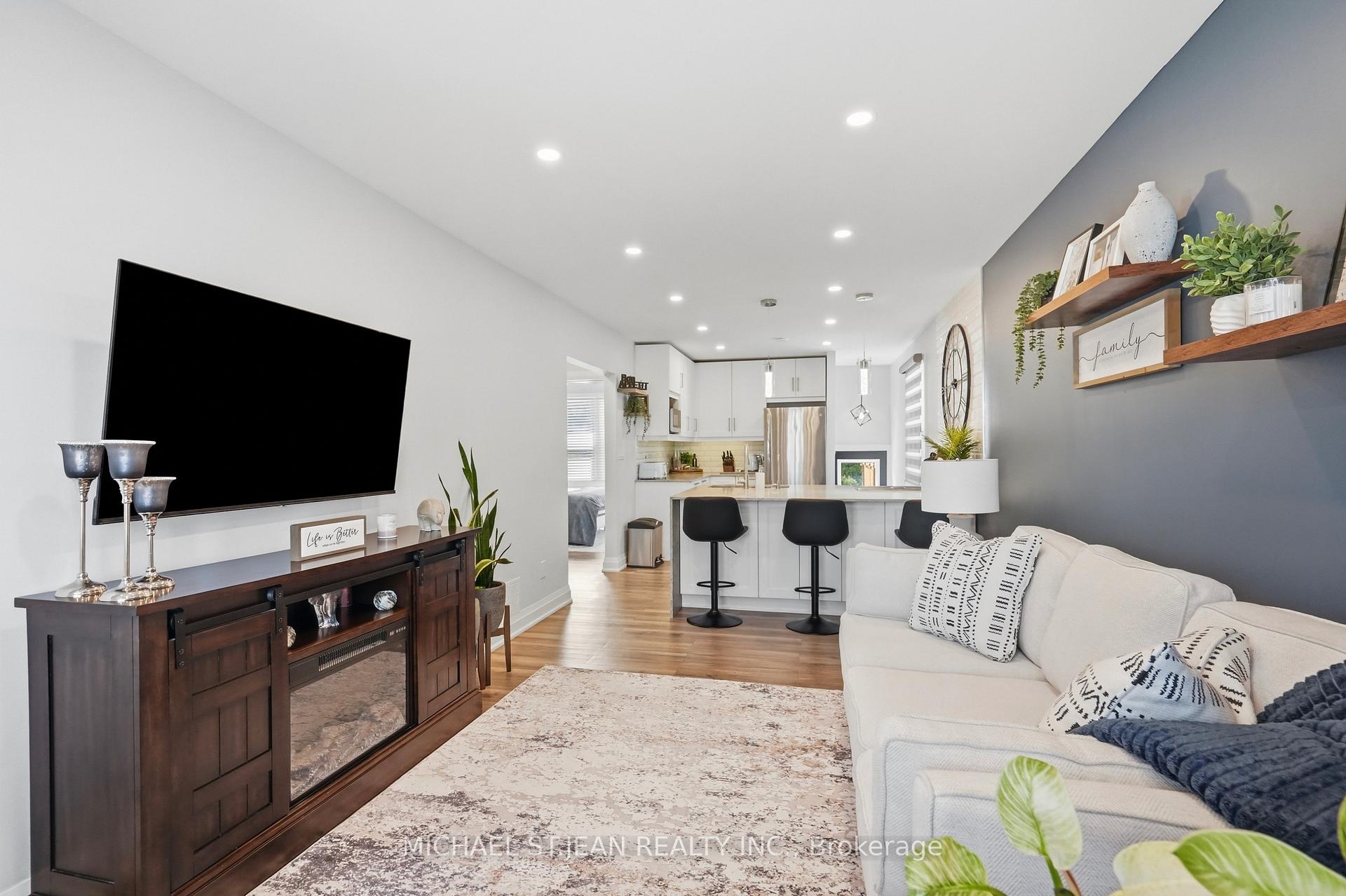 Photo 13 of 58 Tragina Avenue S, Hamilton, Bartonville — HOMEH