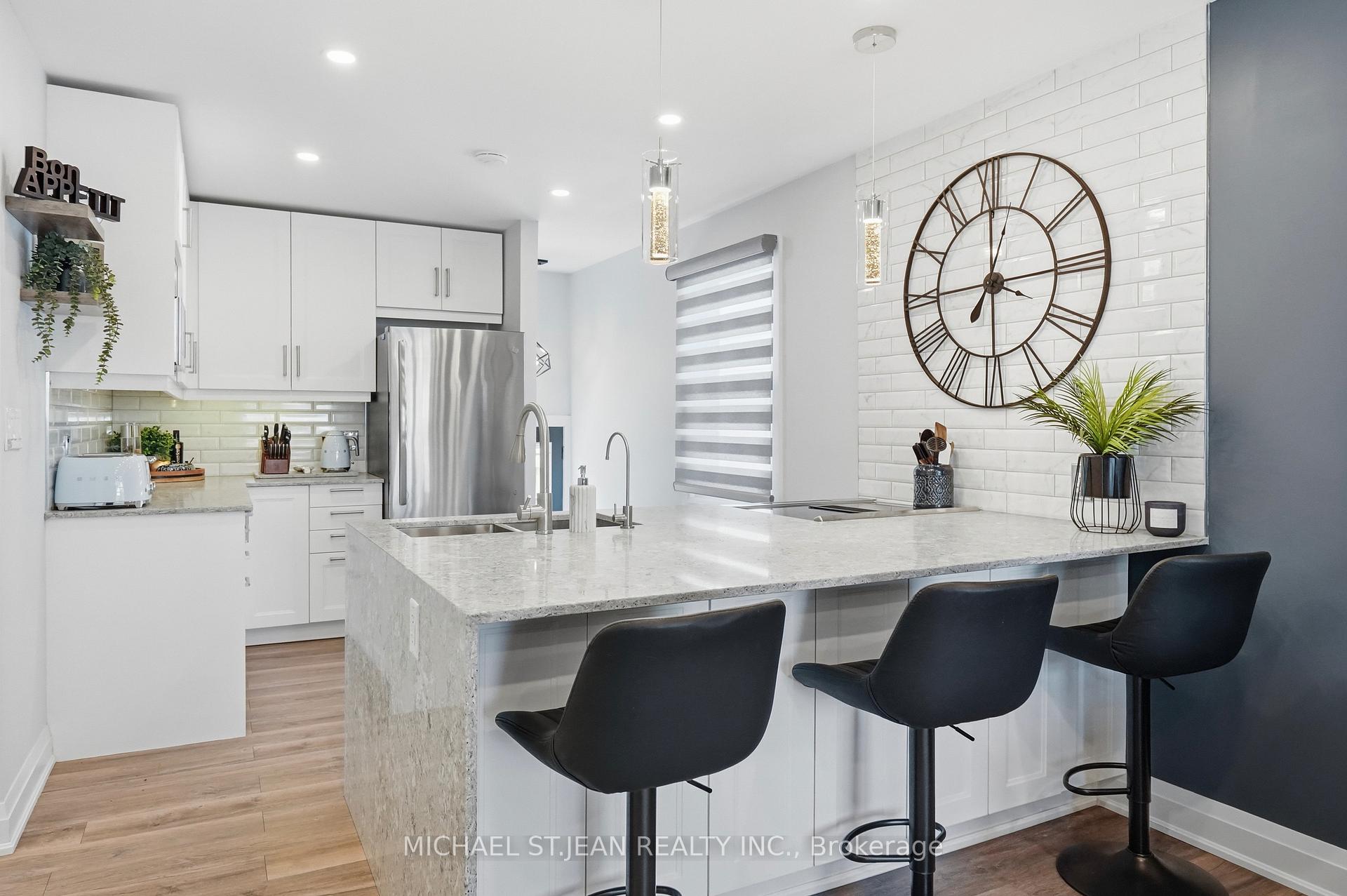 Photo 16 of 58 Tragina Avenue S, Hamilton, Bartonville — HOMEH