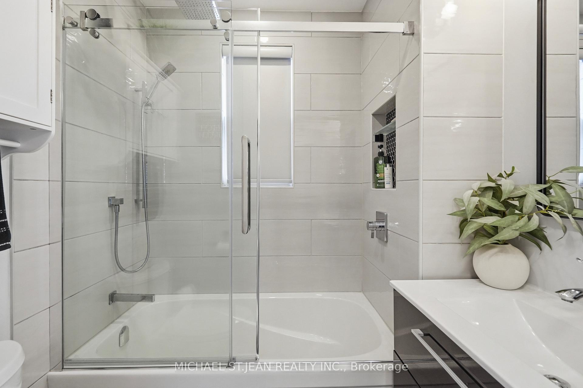 Photo 27 of 58 Tragina Avenue S, Hamilton, Bartonville — HOMEH