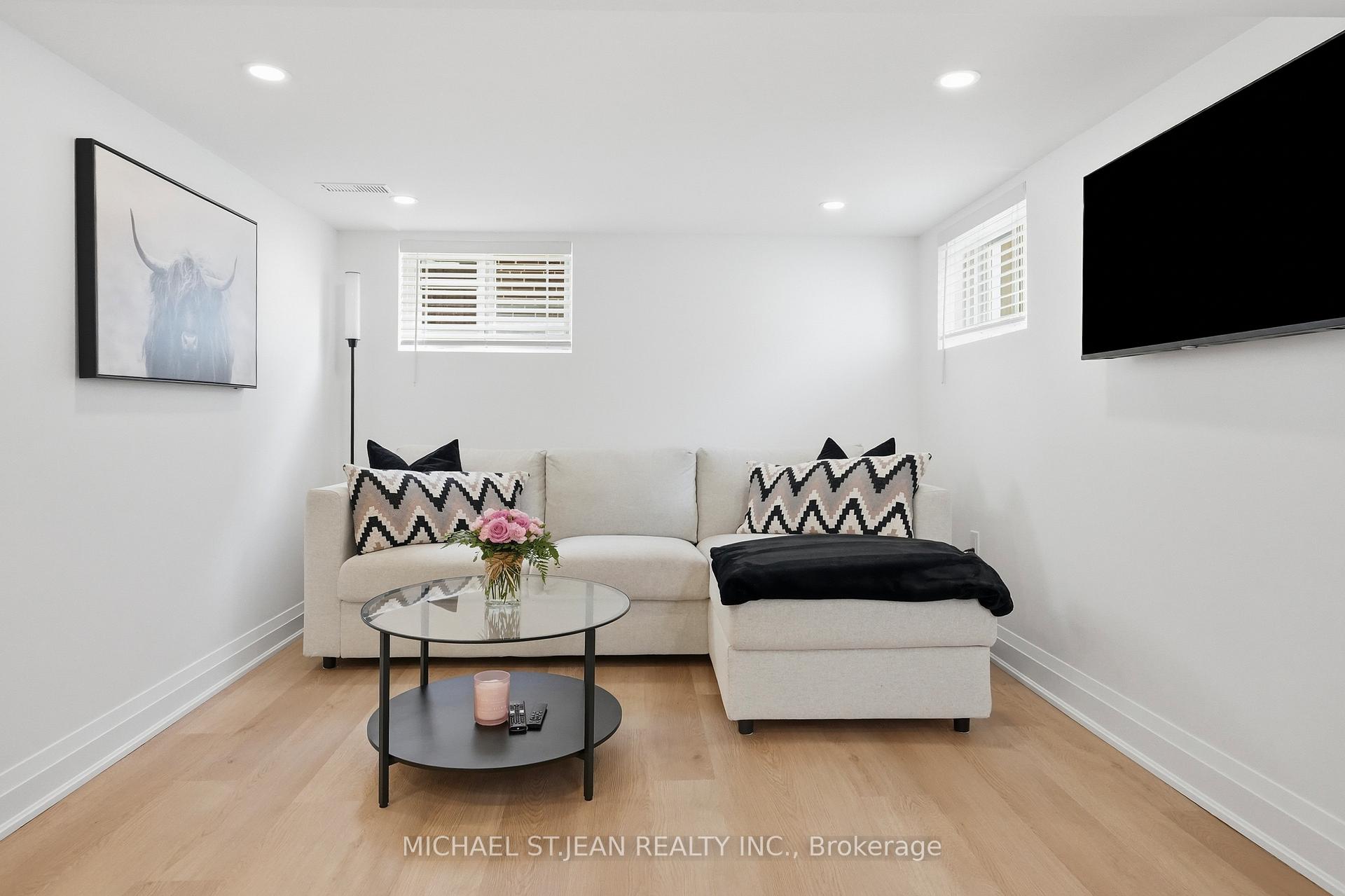 Photo 30 of 58 Tragina Avenue S, Hamilton, Bartonville — HOMEH