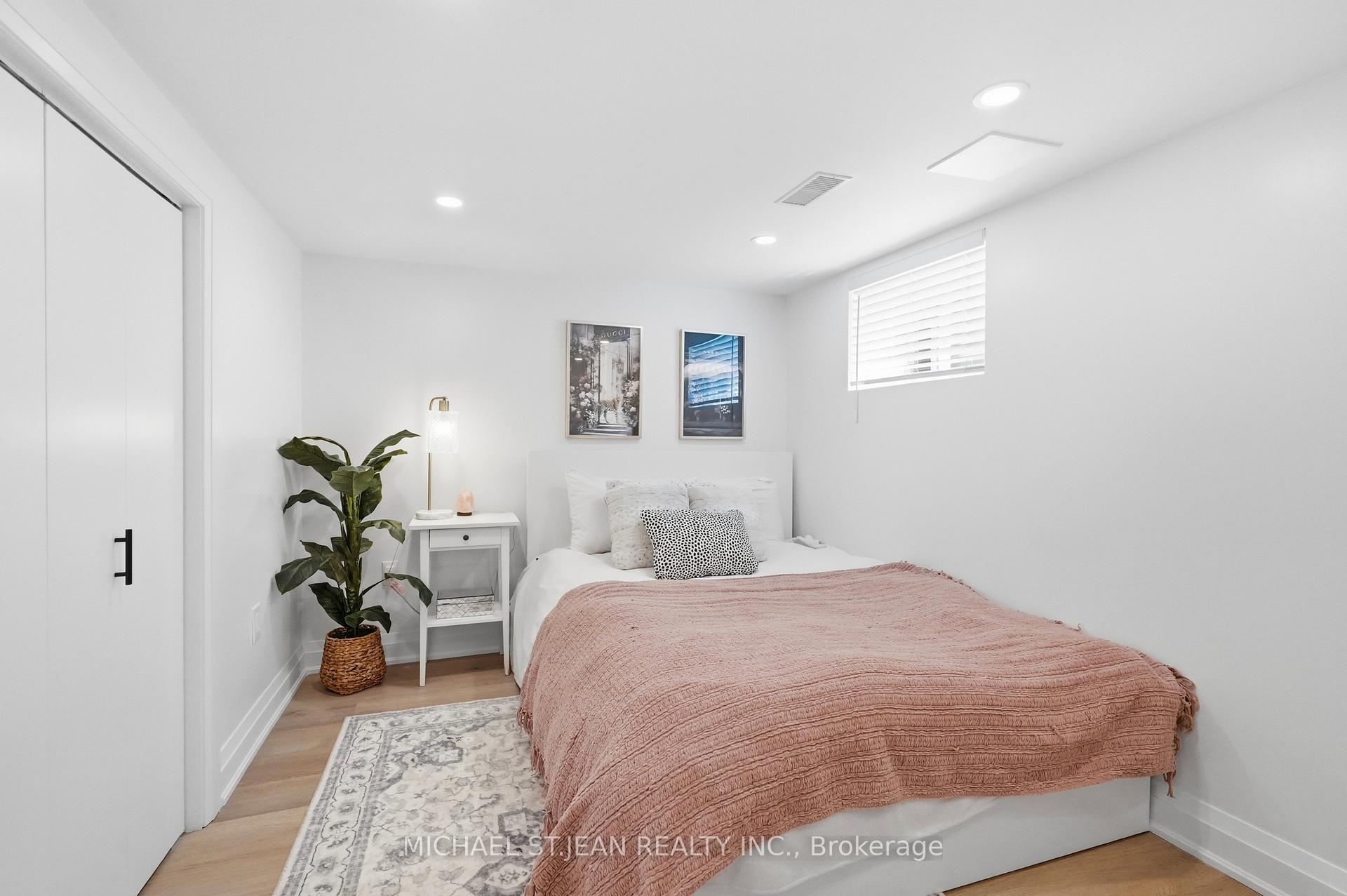 Photo 32 of 58 Tragina Avenue S, Hamilton, Bartonville — HOMEH