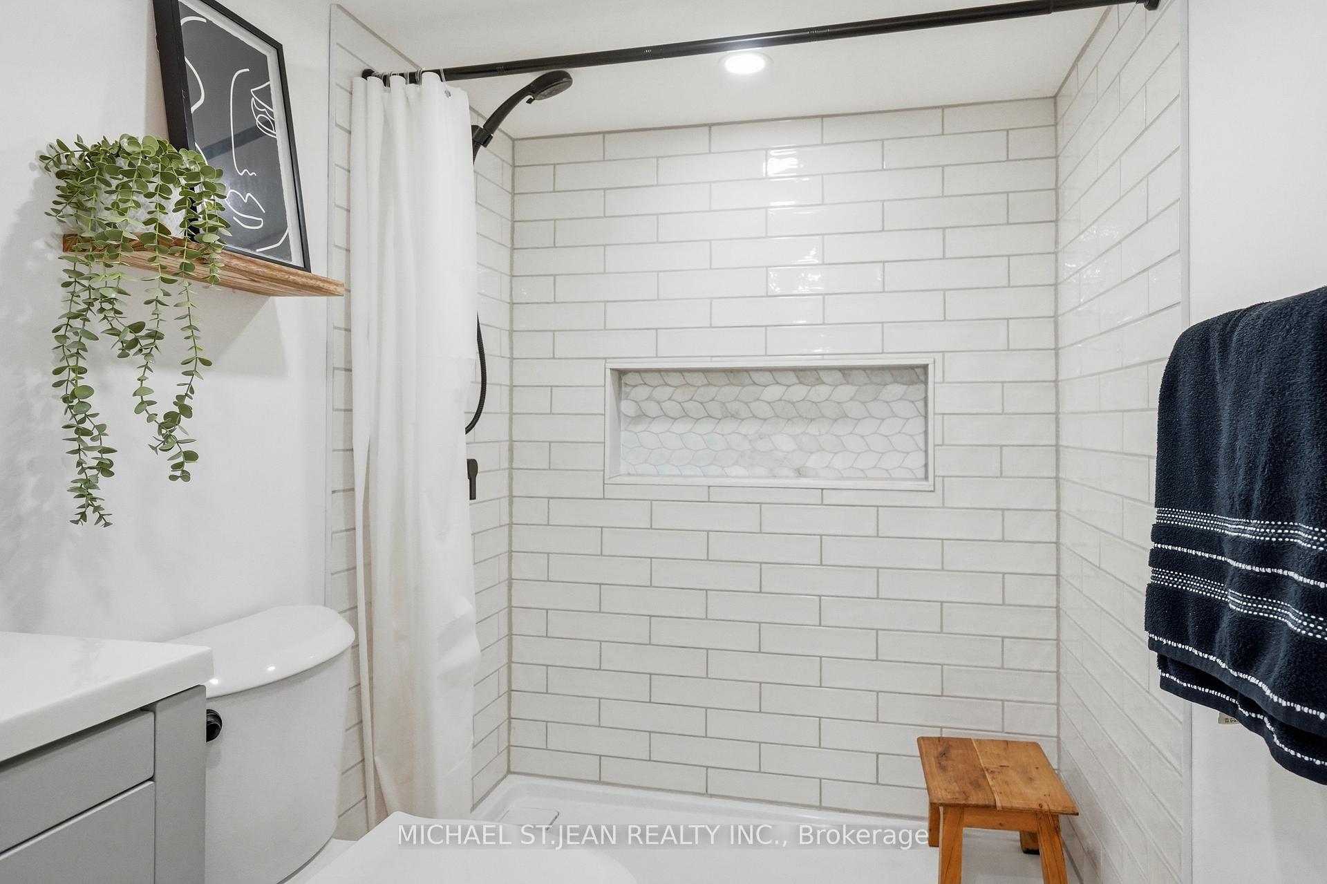 Photo 38 of 58 Tragina Avenue S, Hamilton, Bartonville — HOMEH