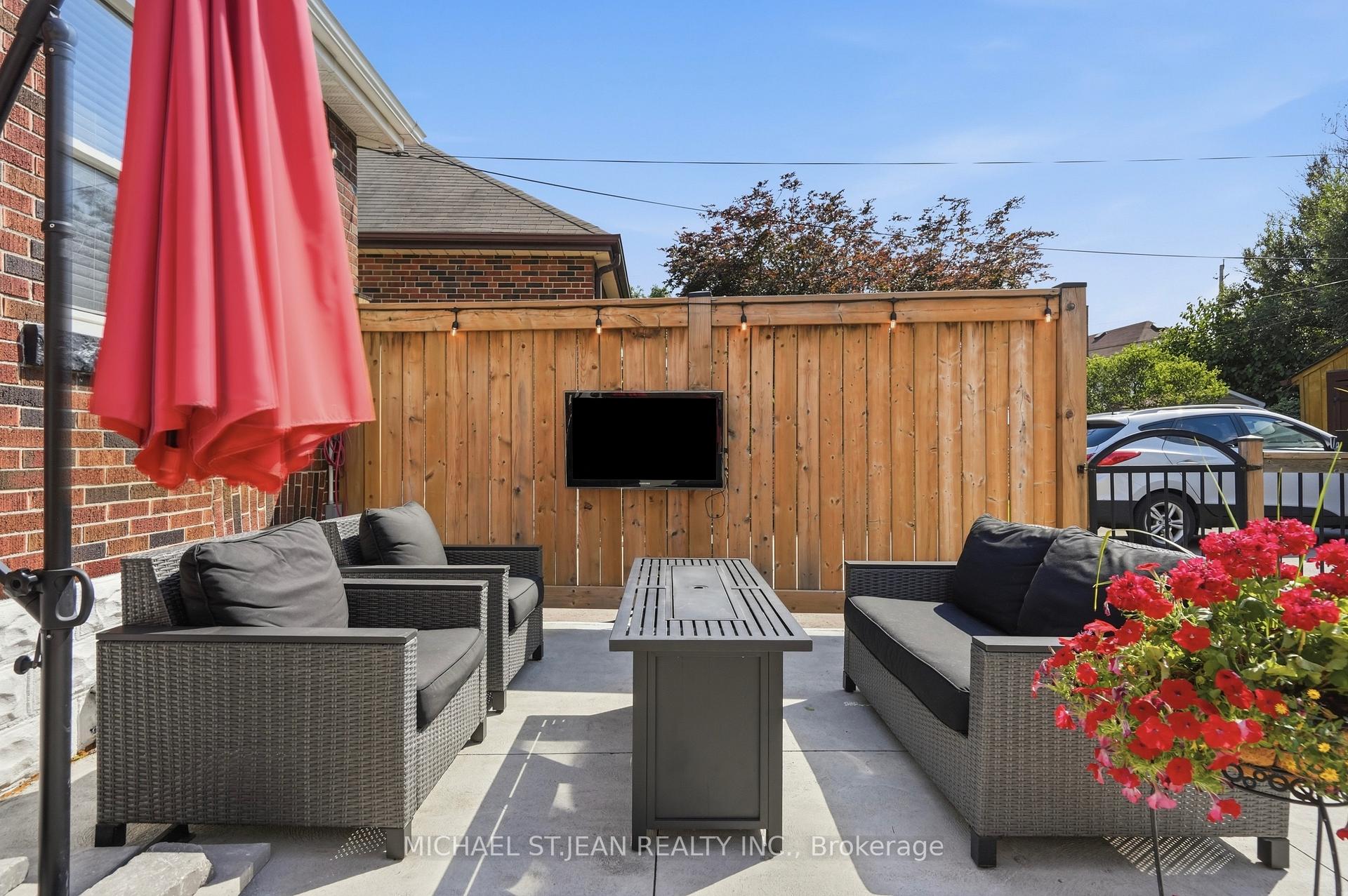 Photo 43 of 58 Tragina Avenue S, Hamilton, Bartonville — HOMEH