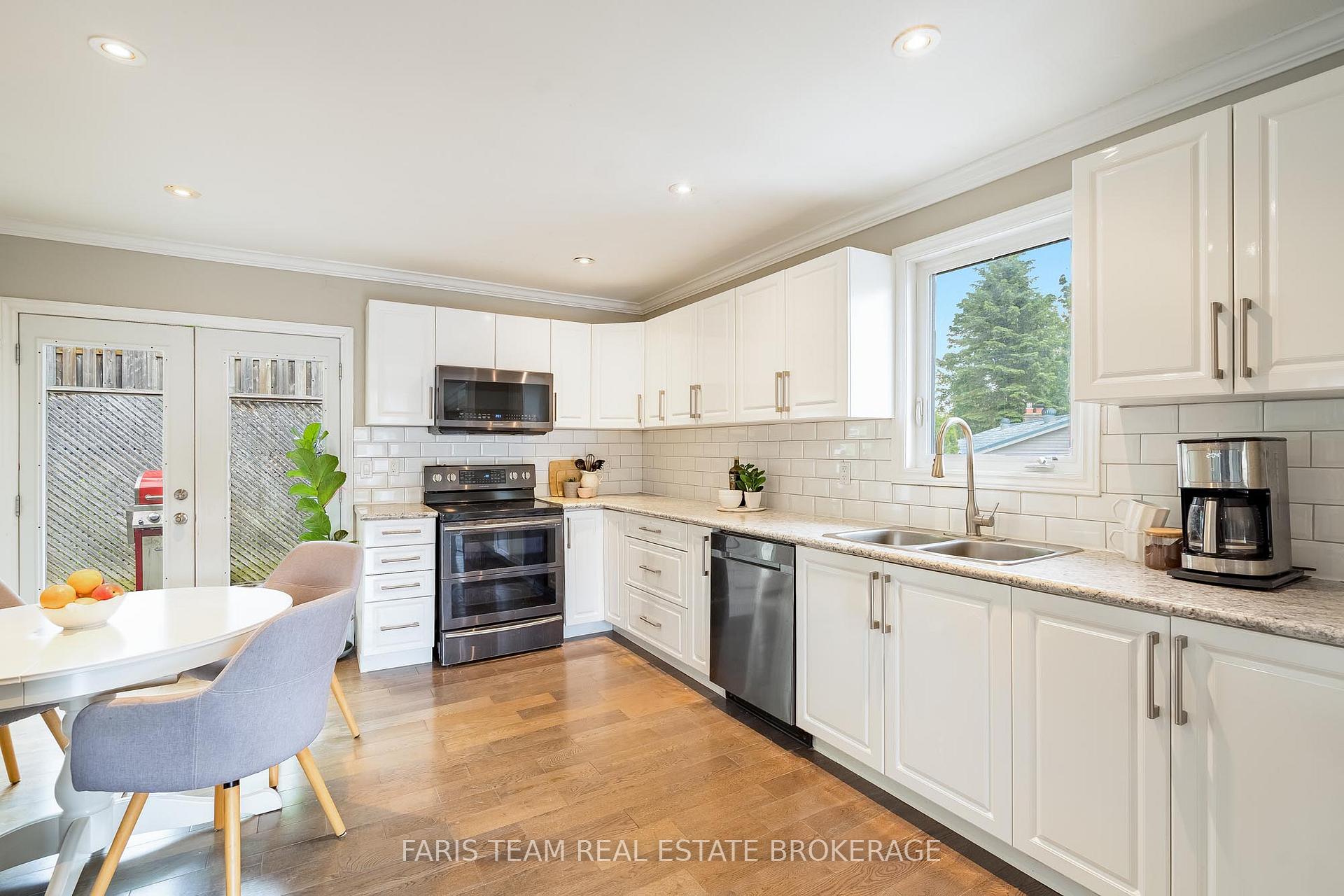 Photo 5 of 10 Karen Crescent, Orillia — HOMEH