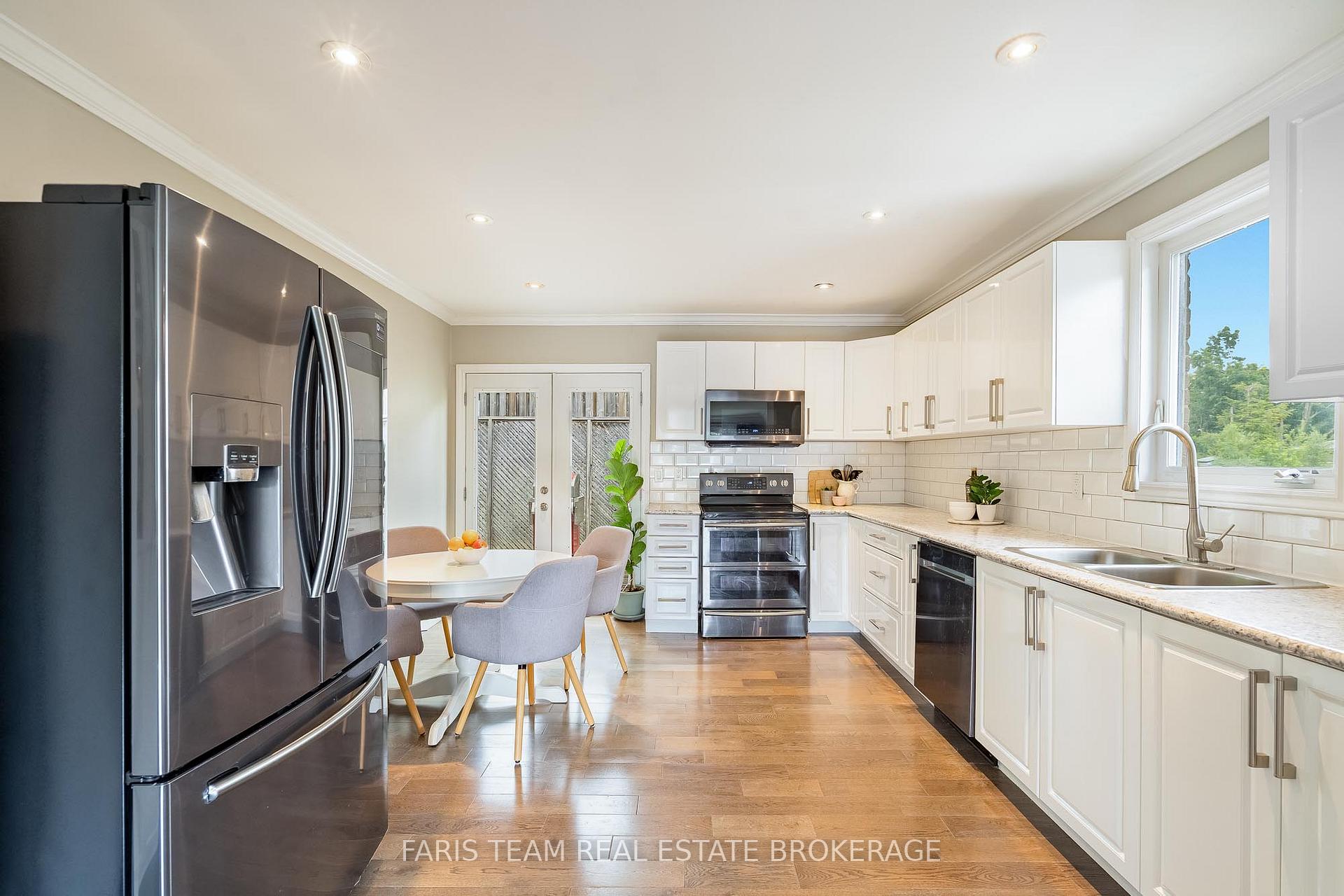 Photo 7 of 10 Karen Crescent, Orillia — HOMEH