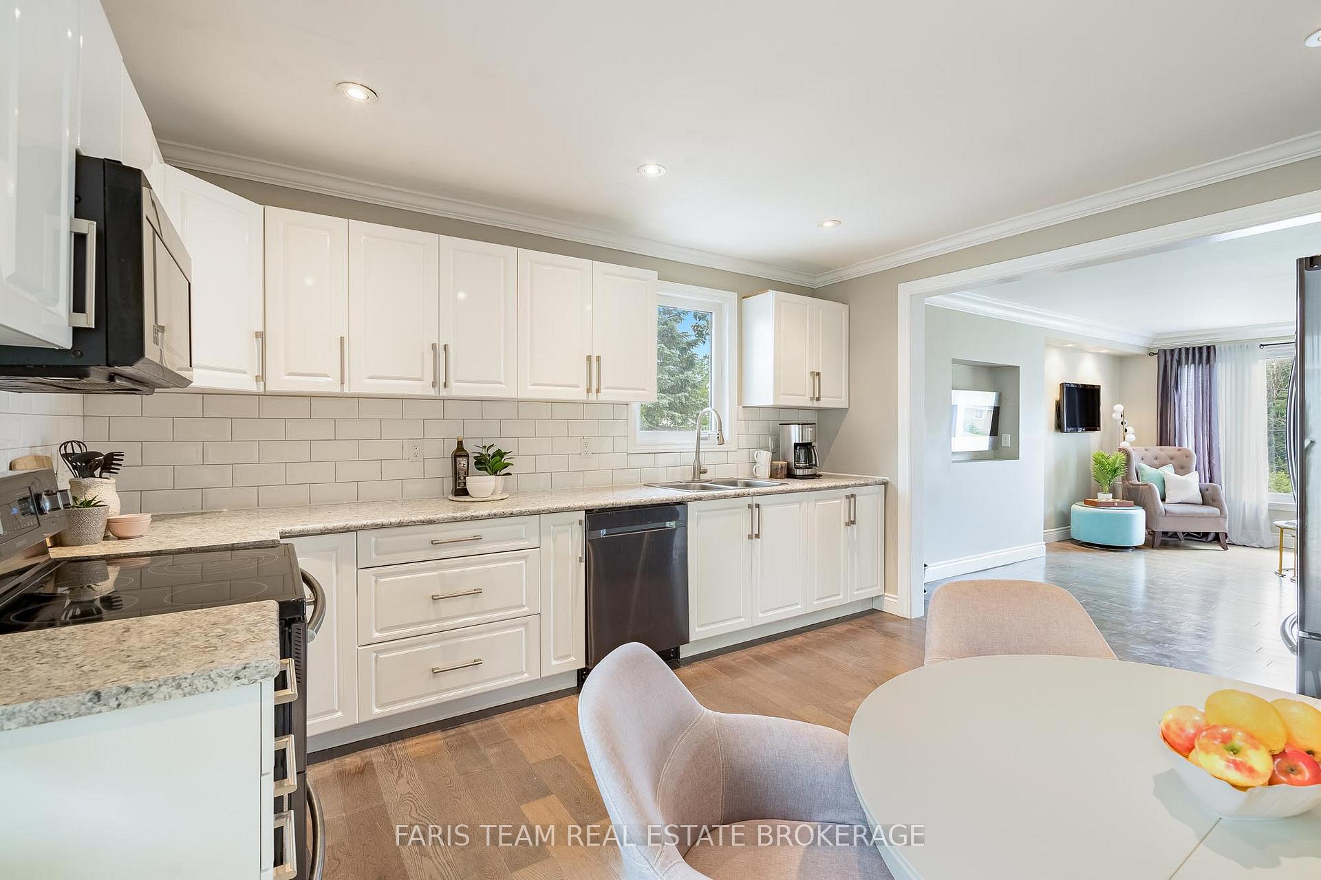 Photo 8 of 10 Karen Crescent, Orillia — HOMEH